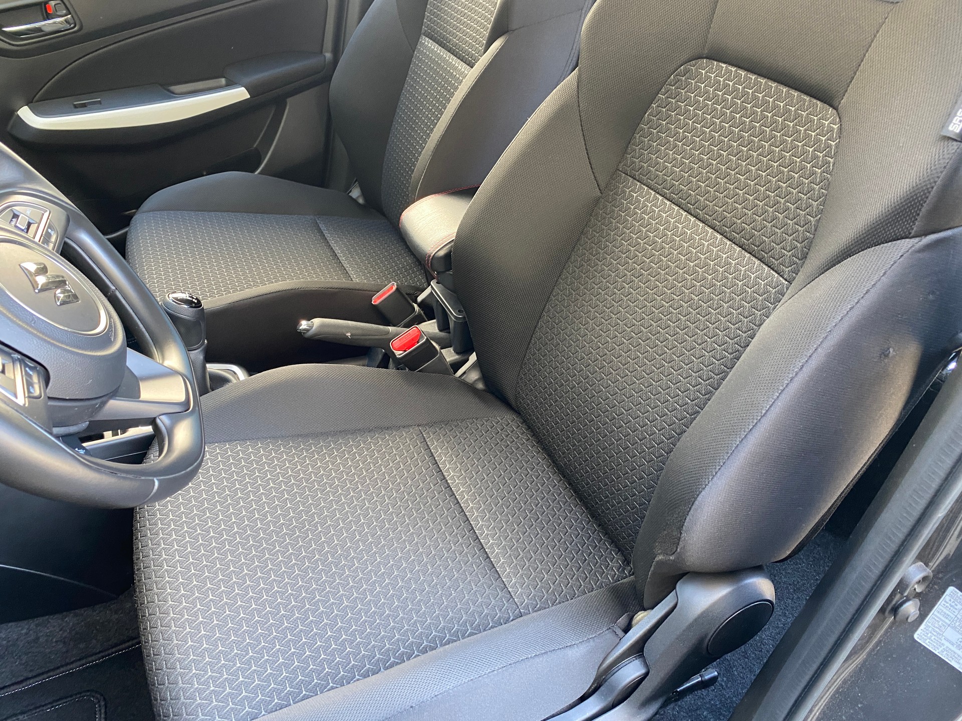 SUZUKI Swift 1.2 Compact + 4x4 Hybrid-image-20