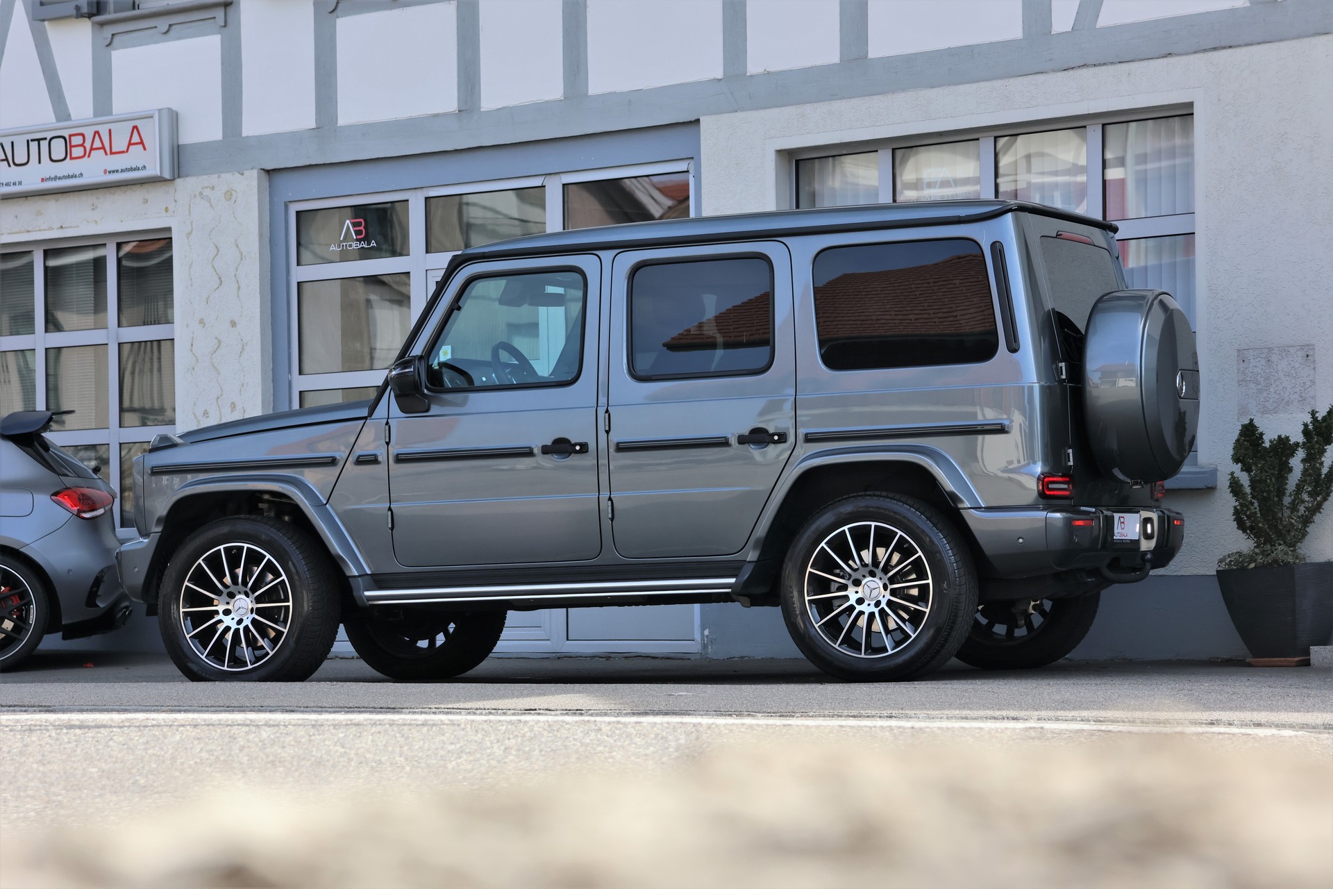MERCEDES-BENZ G 350 d AMG Line 9G-Tronic (CH) "Manufaktur"-showroom-element-3