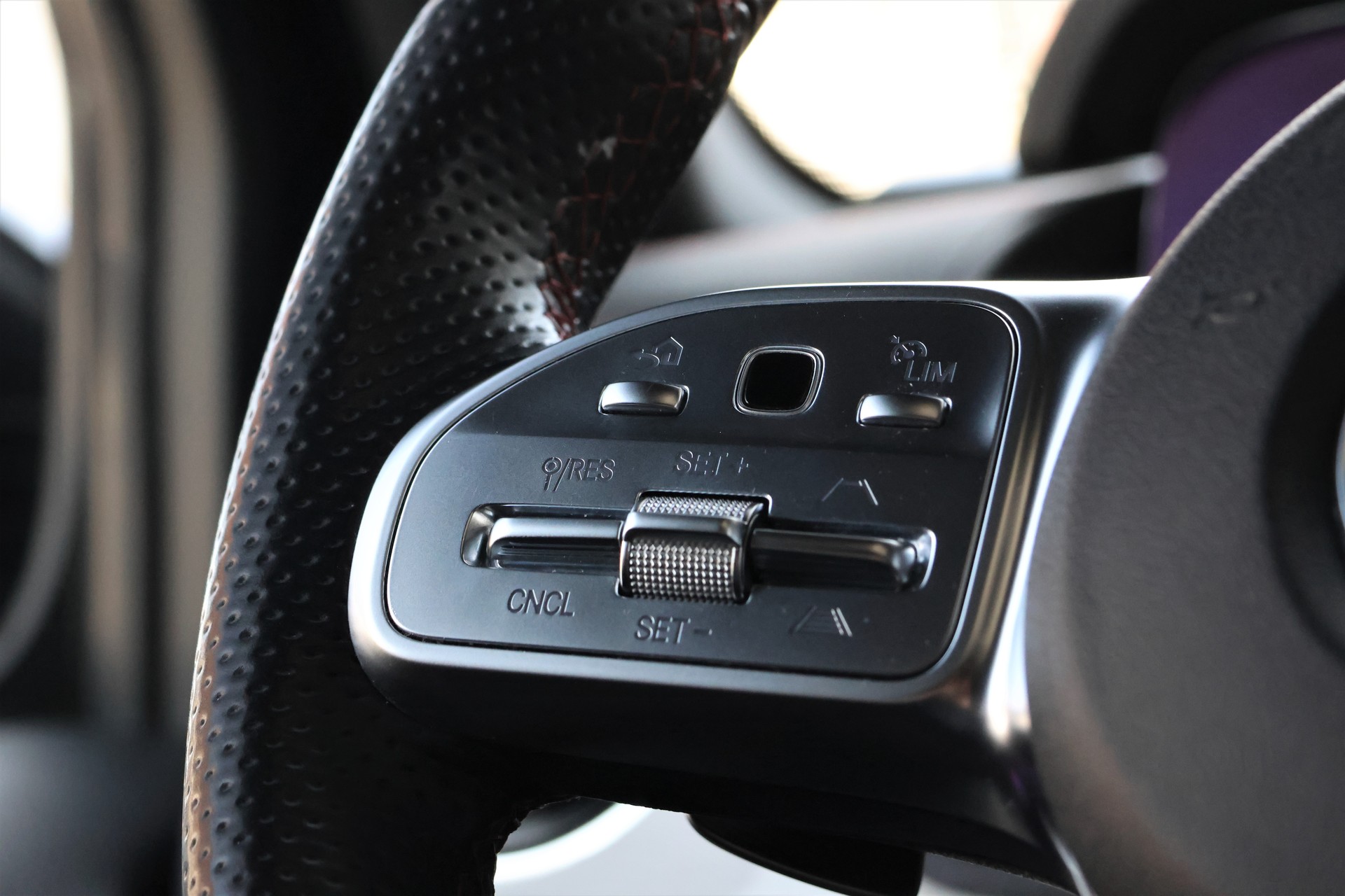 MERCEDES-BENZ G 350 d AMG Line 9G-Tronic (CH) "Manufaktur"-image-18