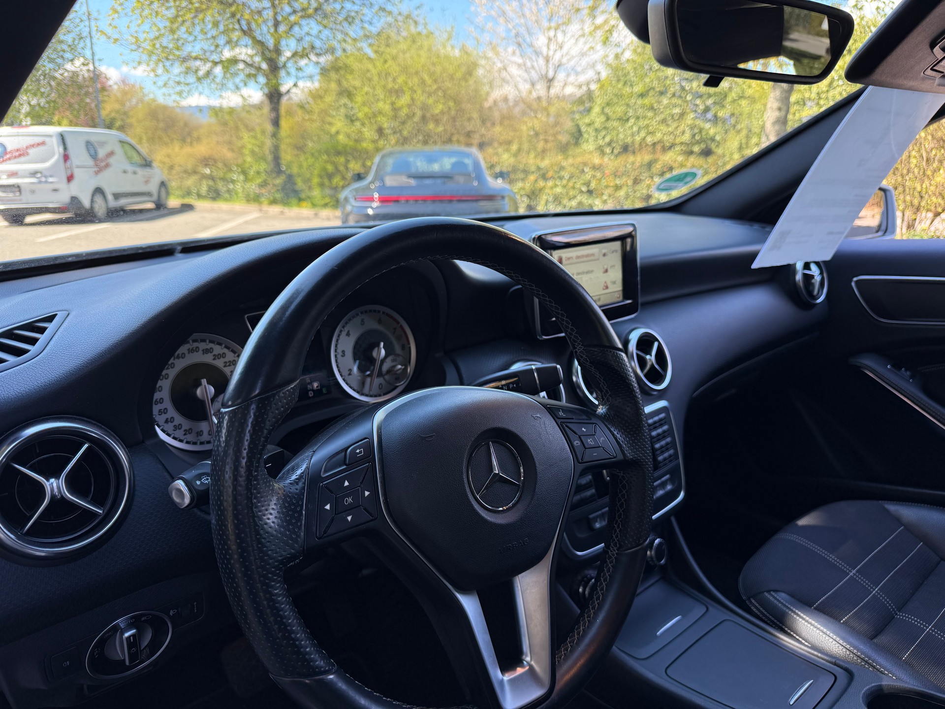 MERCEDES-BENZ A 180 7G-DCT-image-12