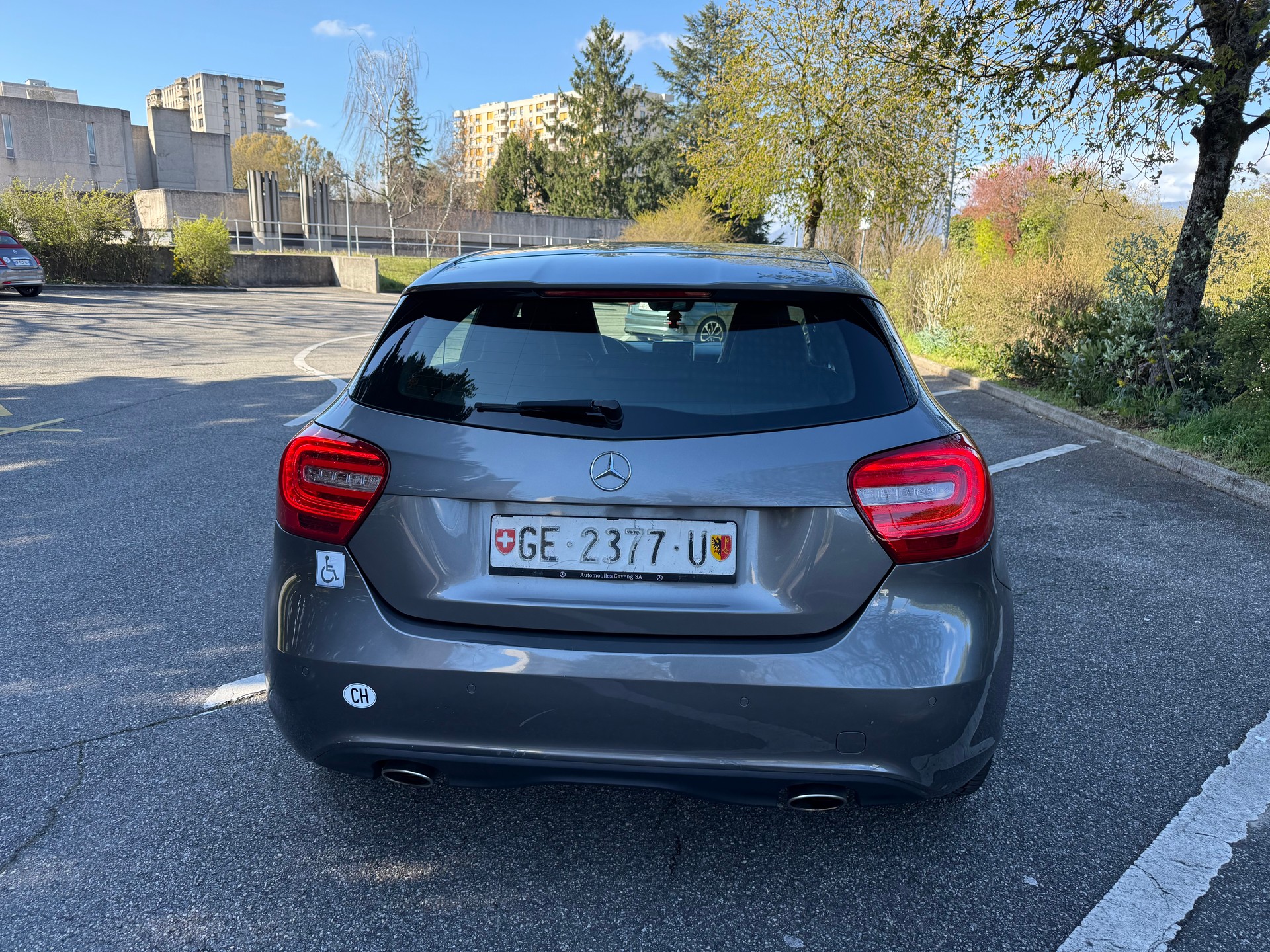 MERCEDES-BENZ A 180 7G-DCT-image-4