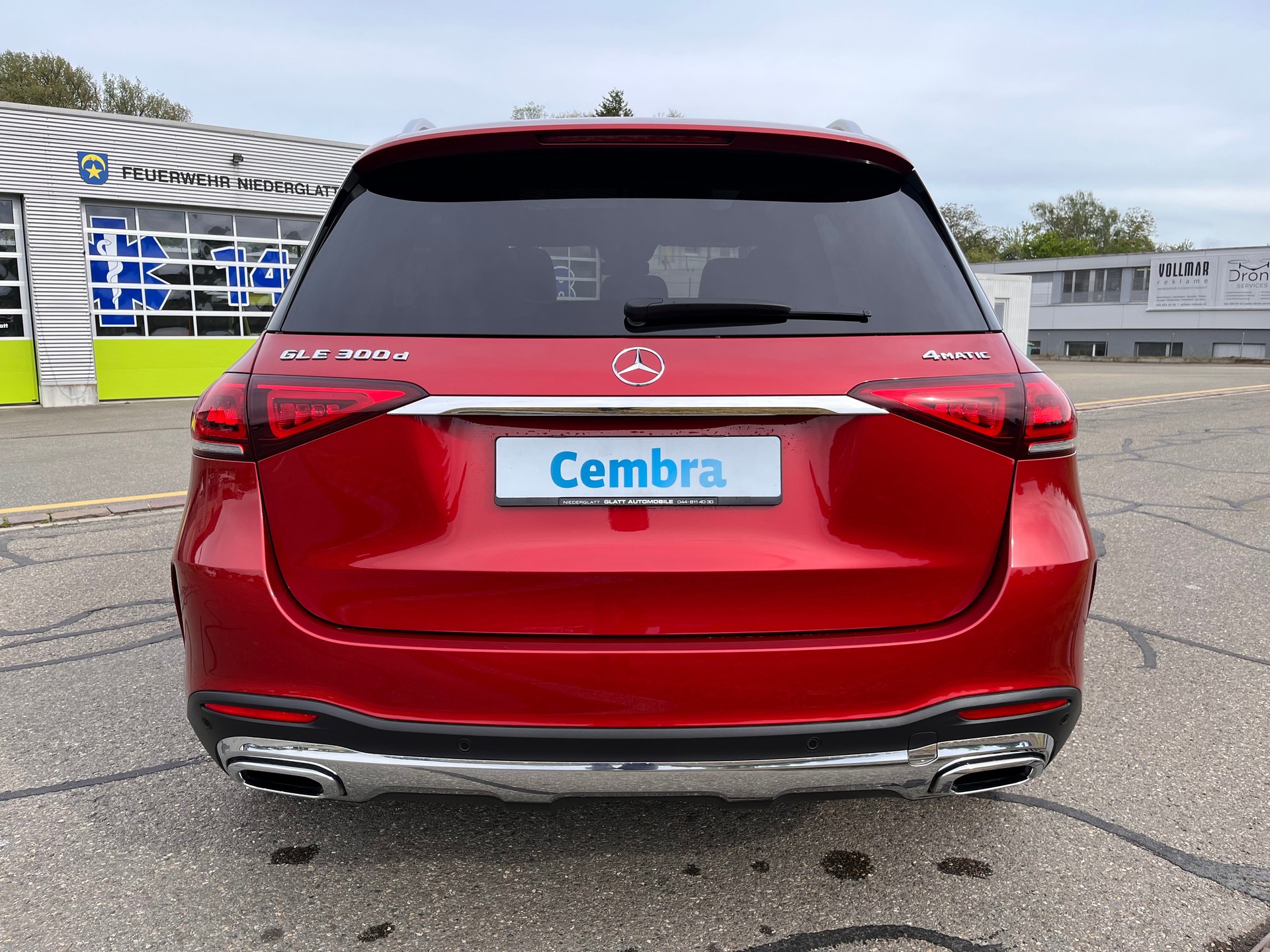 MERCEDES-BENZ GLE 300 d 4Matic AMG Line 9G-Tronic * UMFANGREICHE AUSSTATTUNG - DESIGNO HYAZINTHROT METALLIC *-image-5
