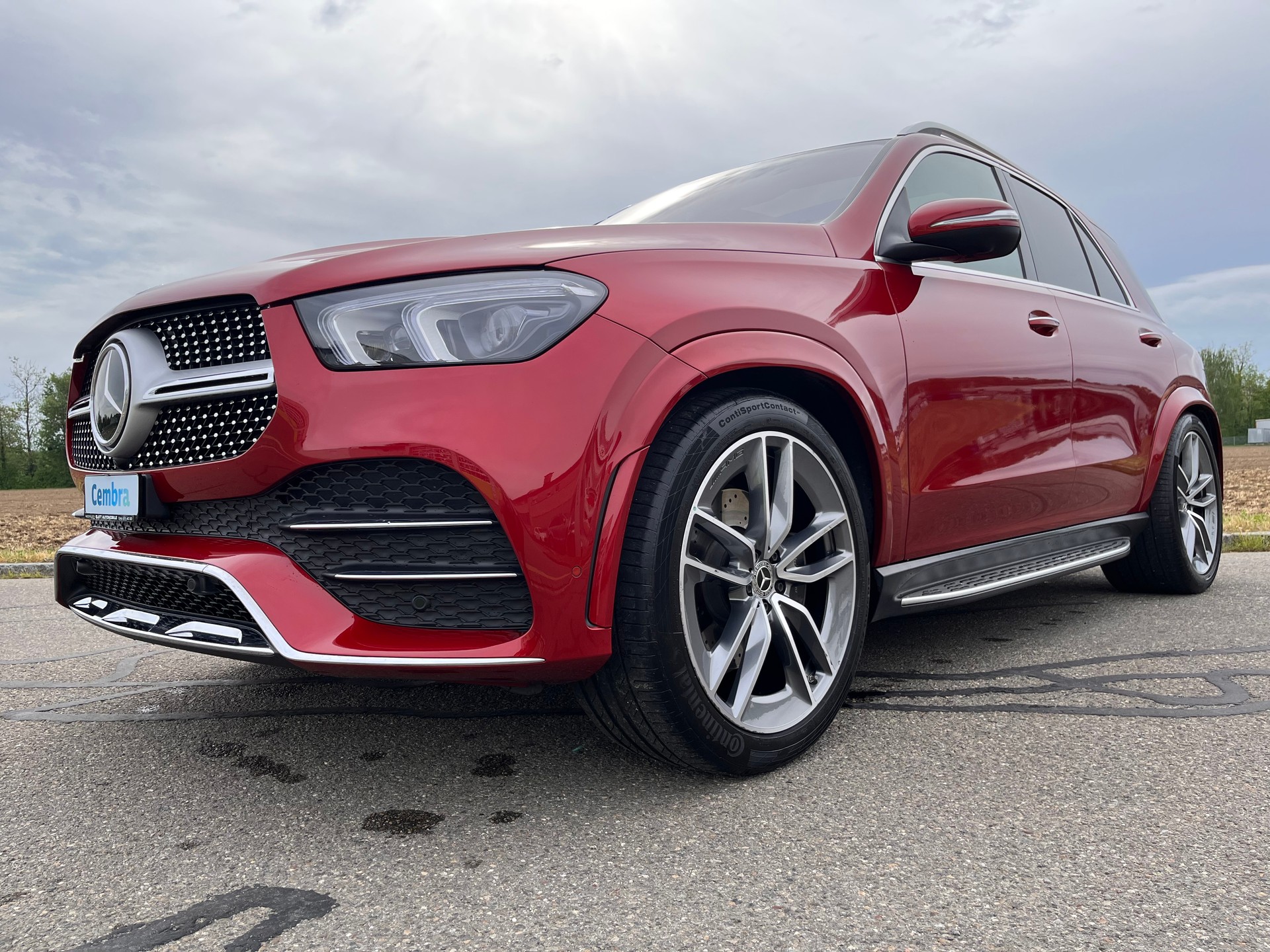 MERCEDES-BENZ GLE 300 d 4Matic AMG Line 9G-Tronic * UMFANGREICHE AUSSTATTUNG - DESIGNO HYAZINTHROT METALLIC *-image-13