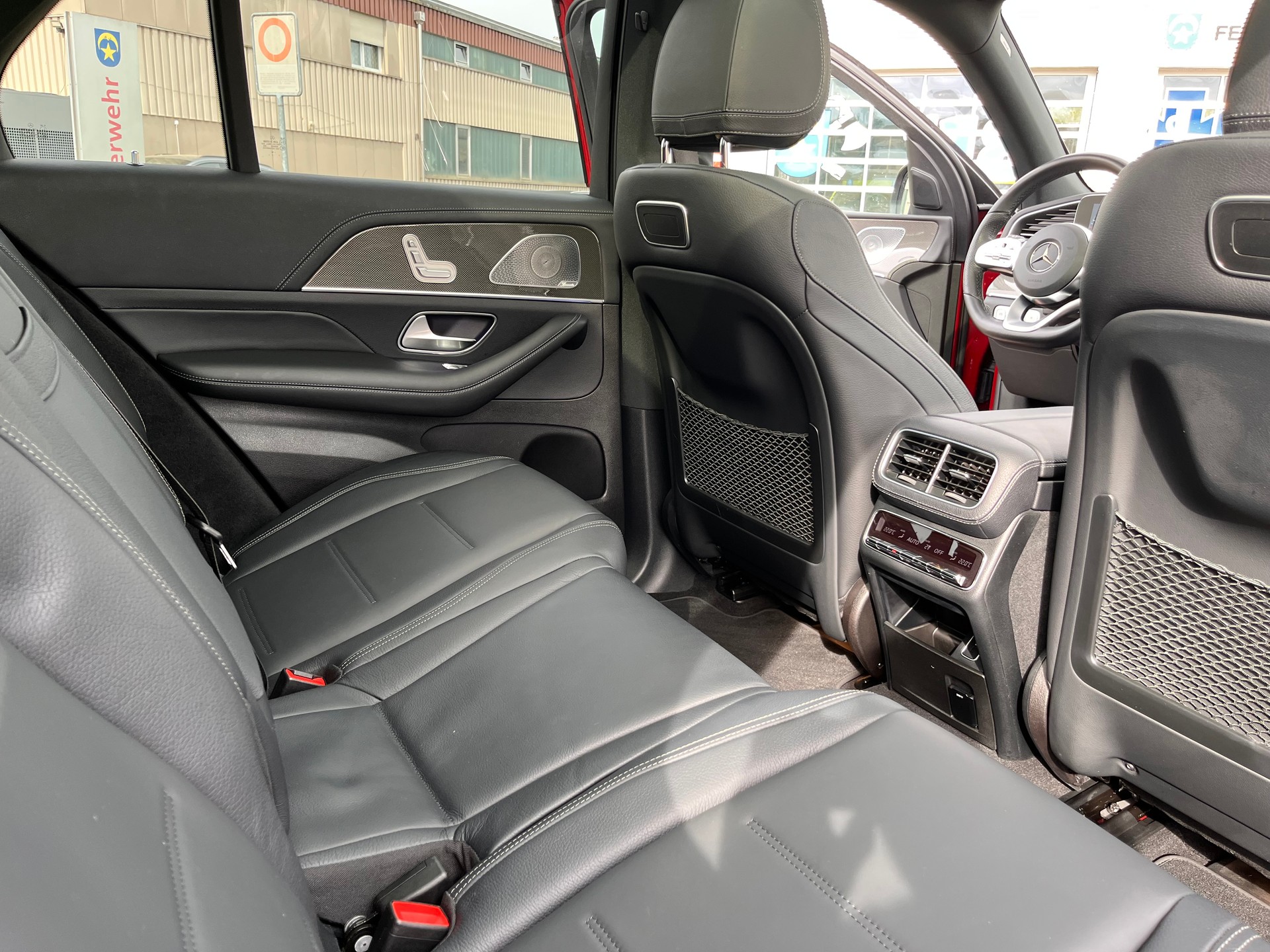 MERCEDES-BENZ GLE 300 d 4Matic AMG Line 9G-Tronic * UMFANGREICHE AUSSTATTUNG - DESIGNO HYAZINTHROT METALLIC *-image-22