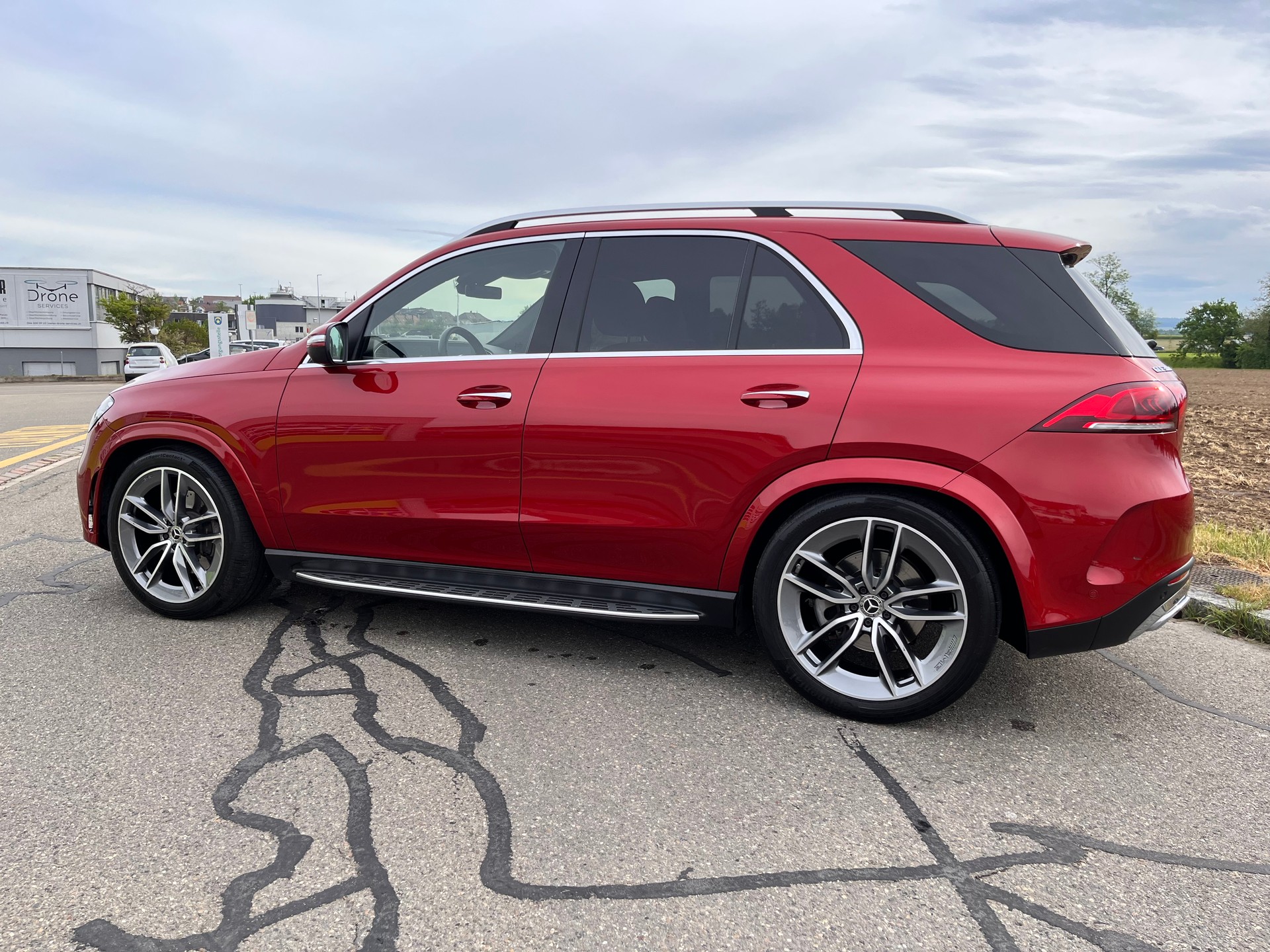 MERCEDES-BENZ GLE 300 d 4Matic AMG Line 9G-Tronic * UMFANGREICHE AUSSTATTUNG - DESIGNO HYAZINTHROT METALLIC *-showroom-element-3
