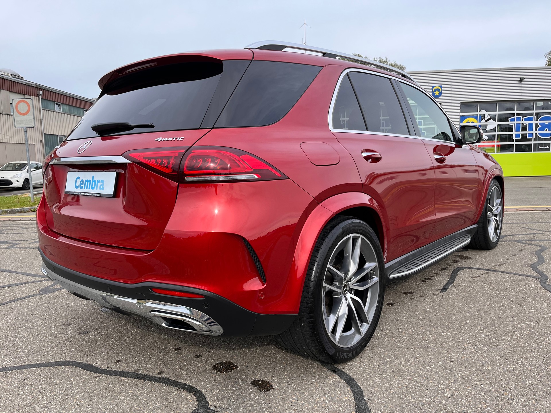 MERCEDES-BENZ GLE 300 d 4Matic AMG Line 9G-Tronic * UMFANGREICHE AUSSTATTUNG - DESIGNO HYAZINTHROT METALLIC *-image-6