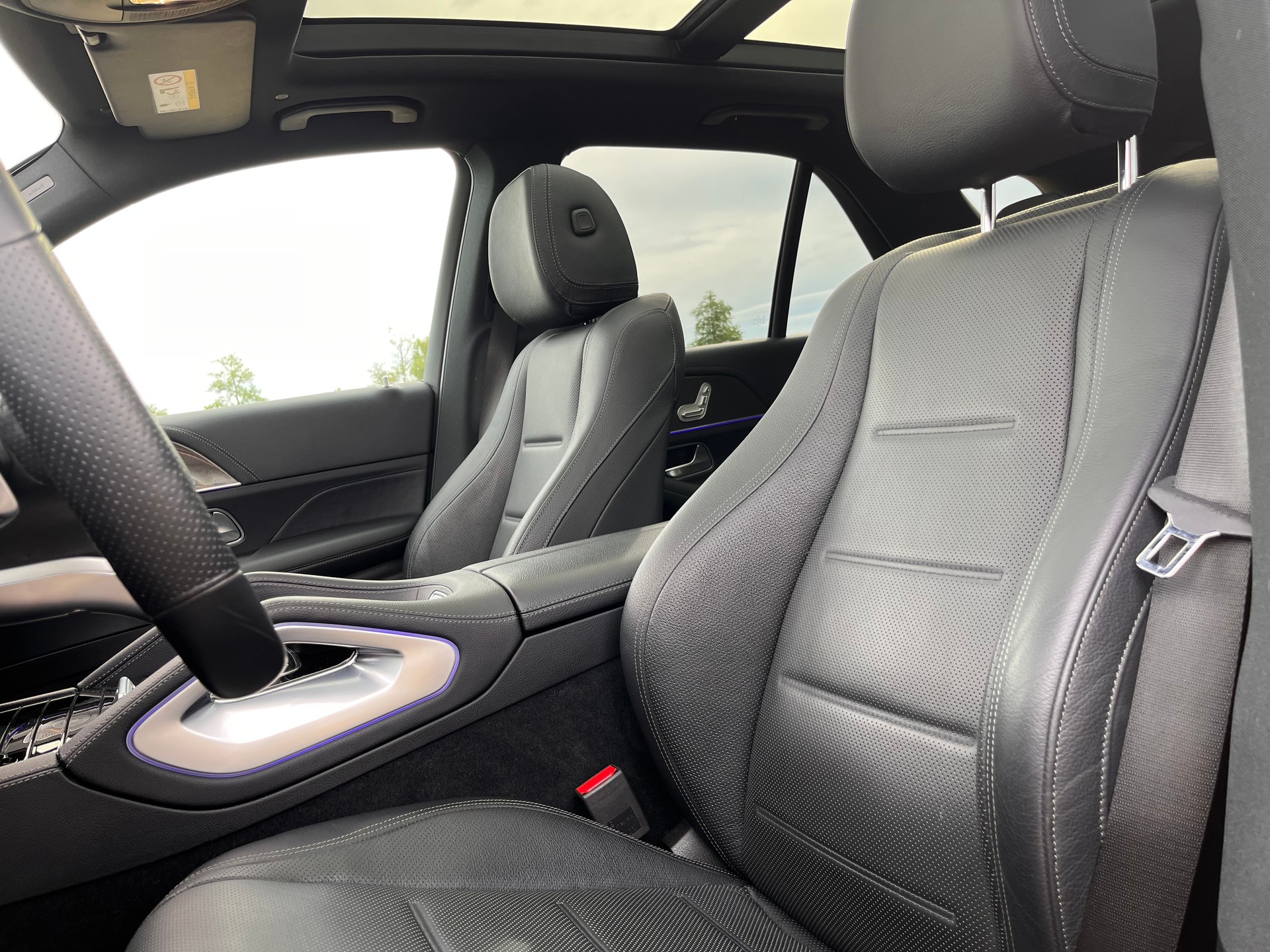 MERCEDES-BENZ GLE 300 d 4Matic AMG Line 9G-Tronic * UMFANGREICHE AUSSTATTUNG - DESIGNO HYAZINTHROT METALLIC *-image-15