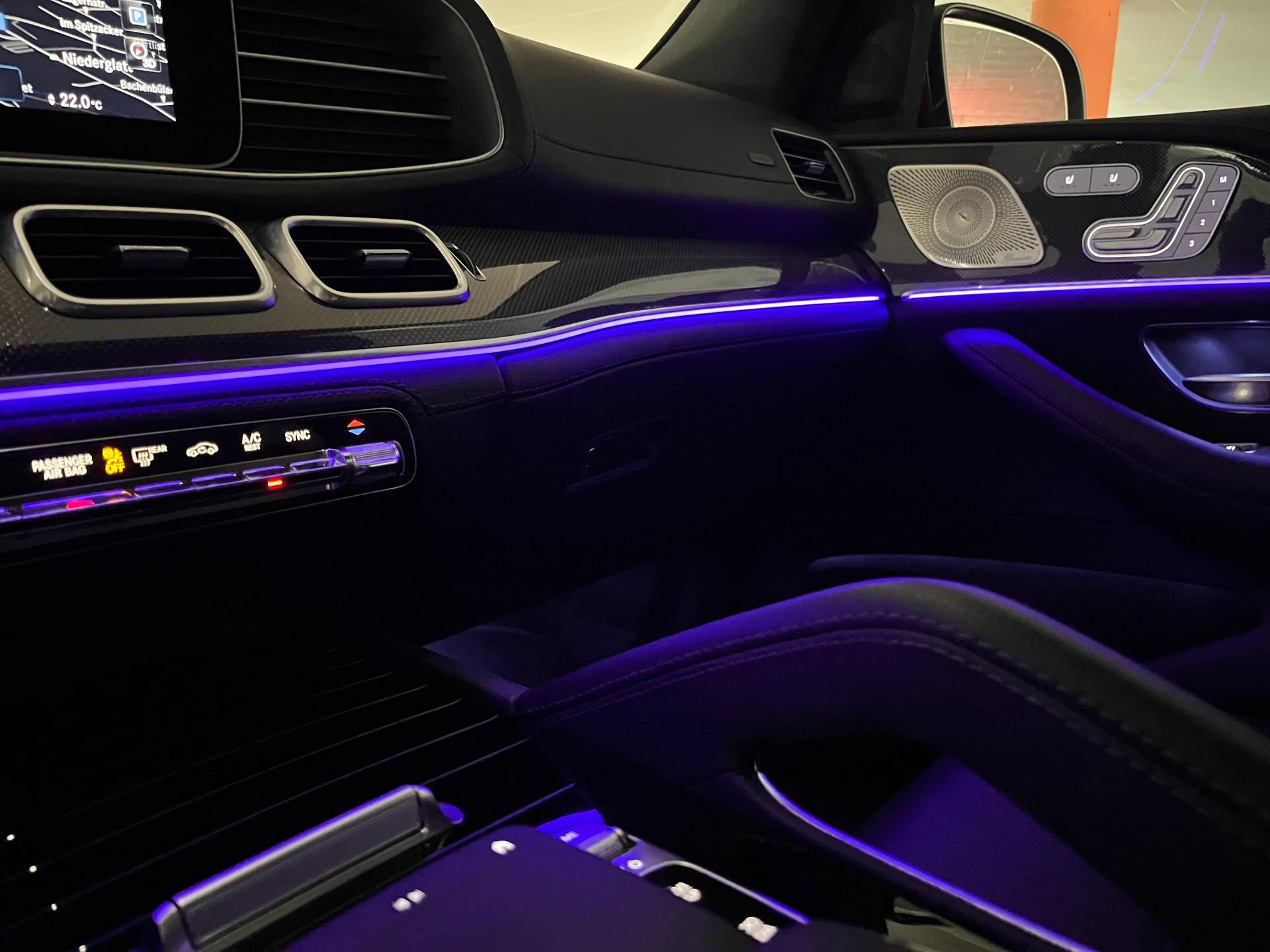 MERCEDES-BENZ GLE 300 d 4Matic AMG Line 9G-Tronic * UMFANGREICHE AUSSTATTUNG - DESIGNO HYAZINTHROT METALLIC *-image-24