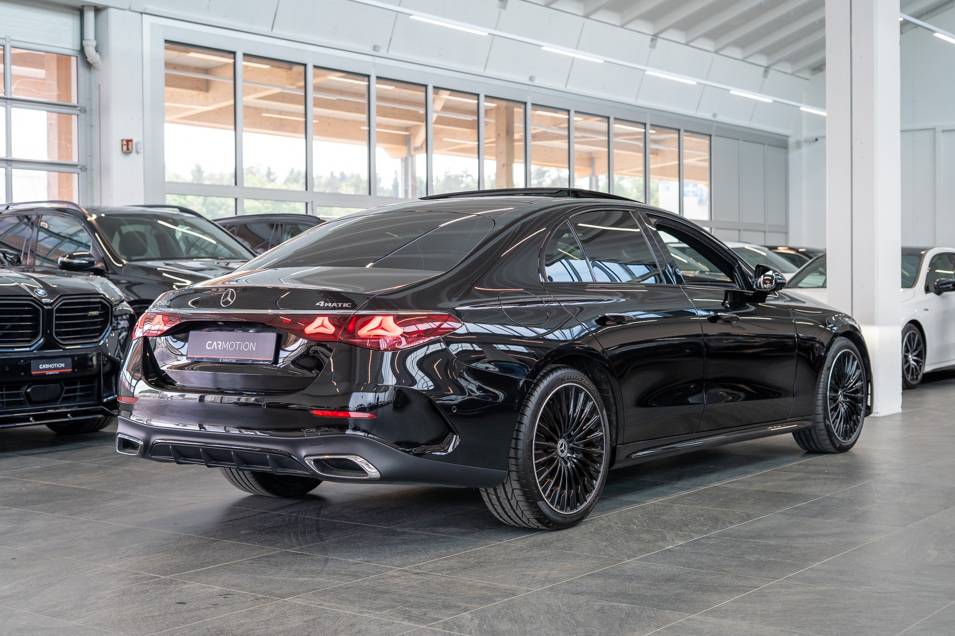 MERCEDES-BENZ E 450 d AMG Line 4matic / Hyperscreen / Panorama / 360°Kamera-showroom-element-3