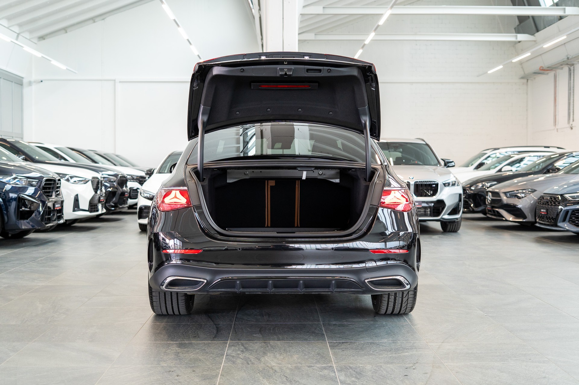 MERCEDES-BENZ E 450 d AMG Line 4matic / Hyperscreen / Panorama / 360°Kamera-image-6