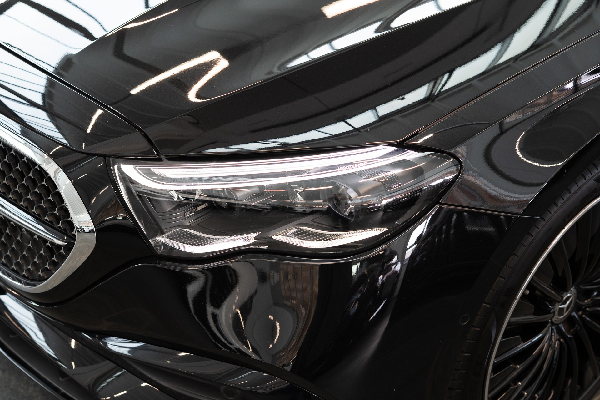 MERCEDES-BENZ E 450 d AMG Line 4matic / Hyperscreen / Panorama / 360°Kamera-image-25