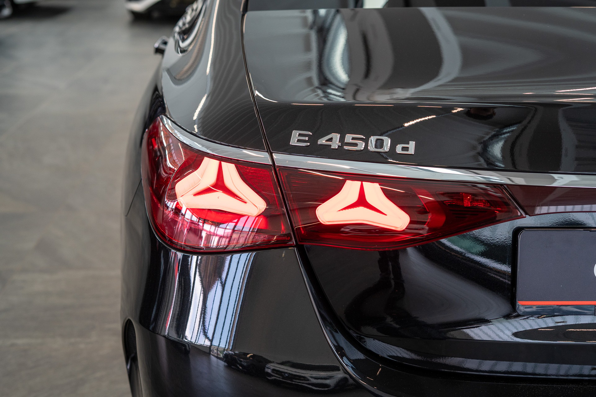 MERCEDES-BENZ E 450 d AMG Line 4matic / Hyperscreen / Panorama / 360°Kamera-image-5
