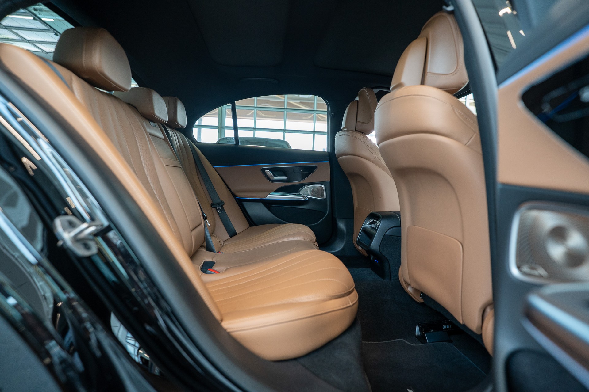 MERCEDES-BENZ E 450 d AMG Line 4matic / Hyperscreen / Panorama / 360°Kamera-image-14