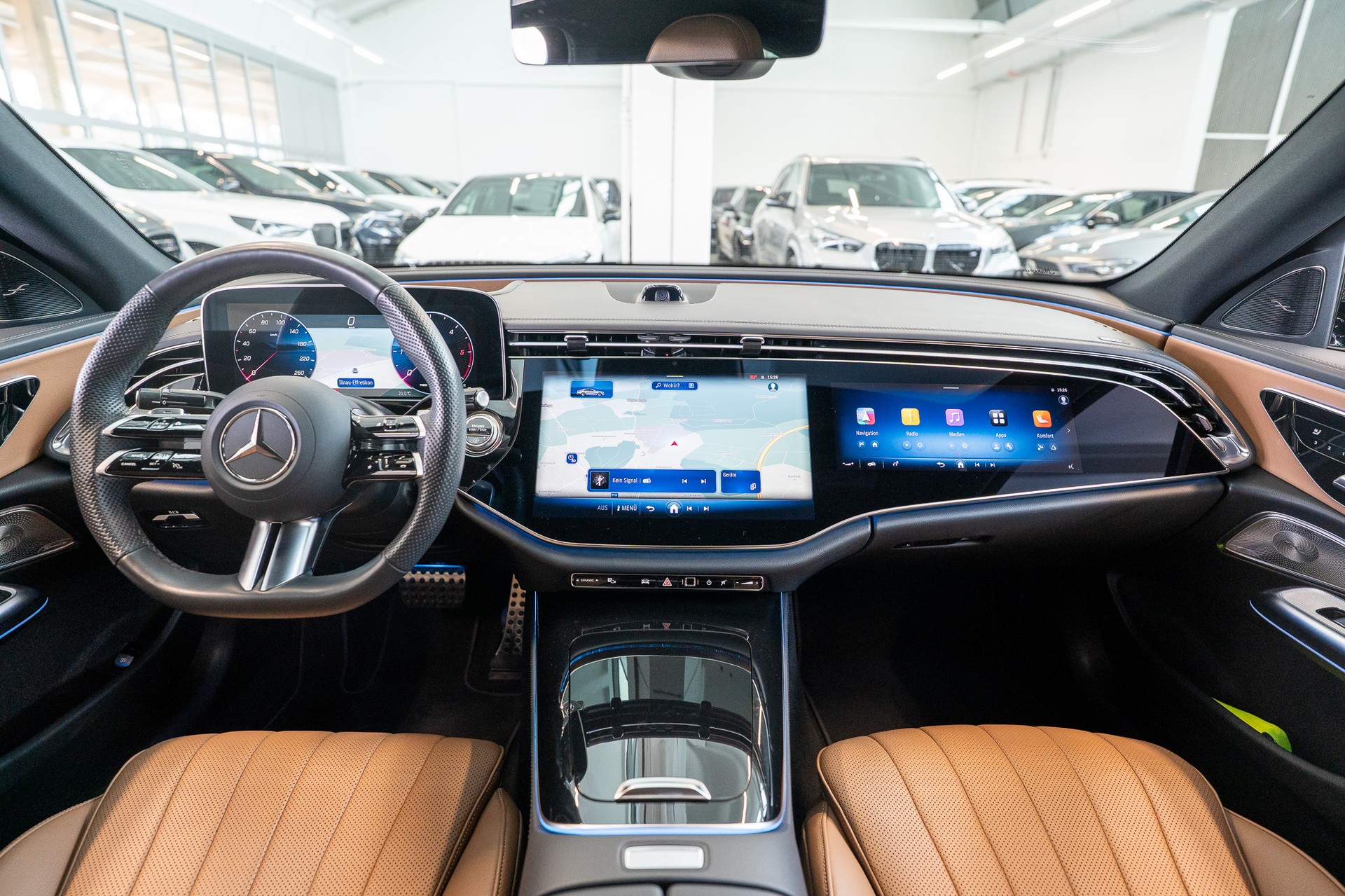 MERCEDES-BENZ E 450 d AMG Line 4matic / Hyperscreen / Panorama / 360°Kamera-image-17