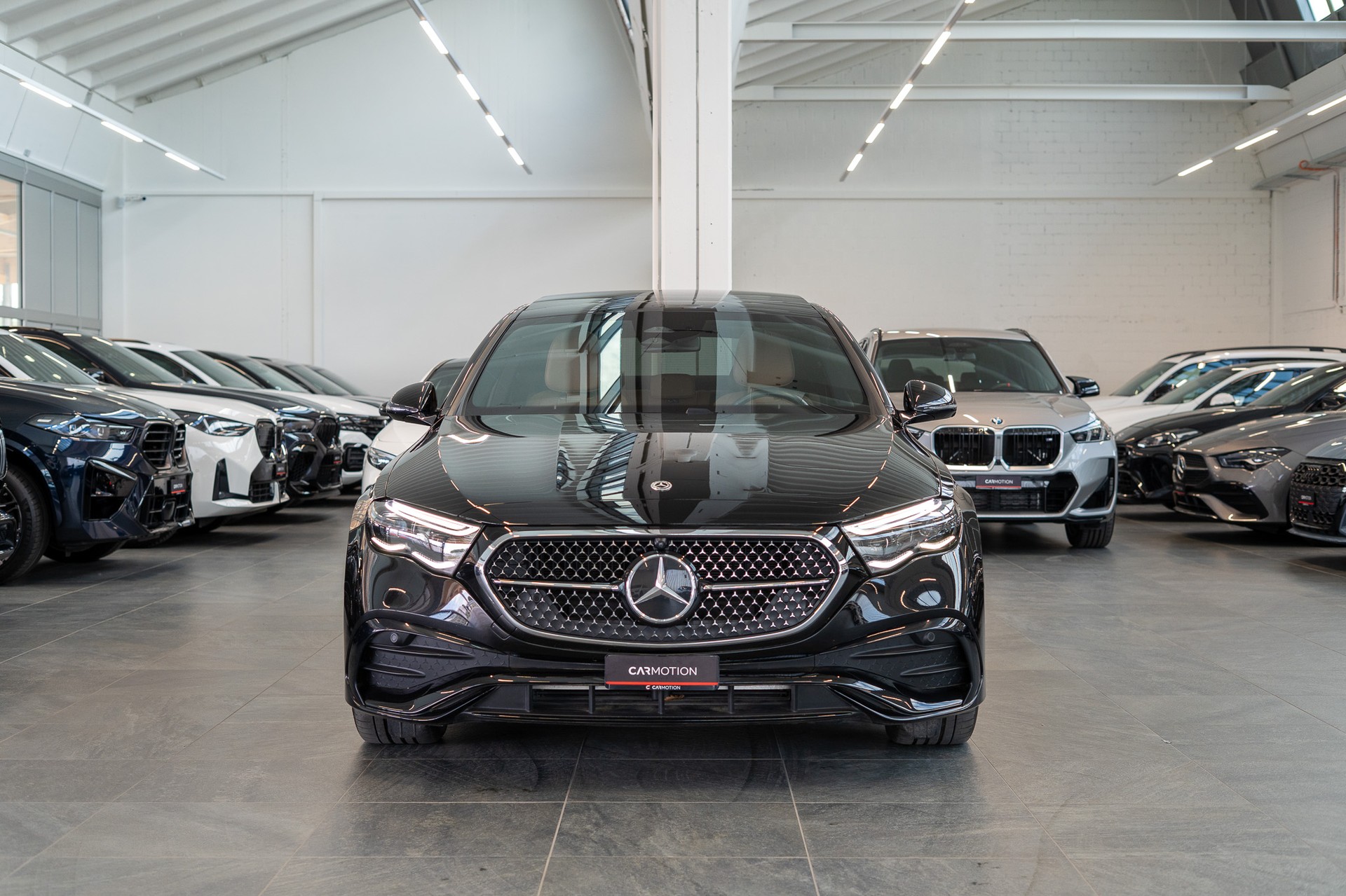MERCEDES-BENZ E 450 d AMG Line 4matic / Hyperscreen / Panorama / 360°Kamera-showroom-element-1