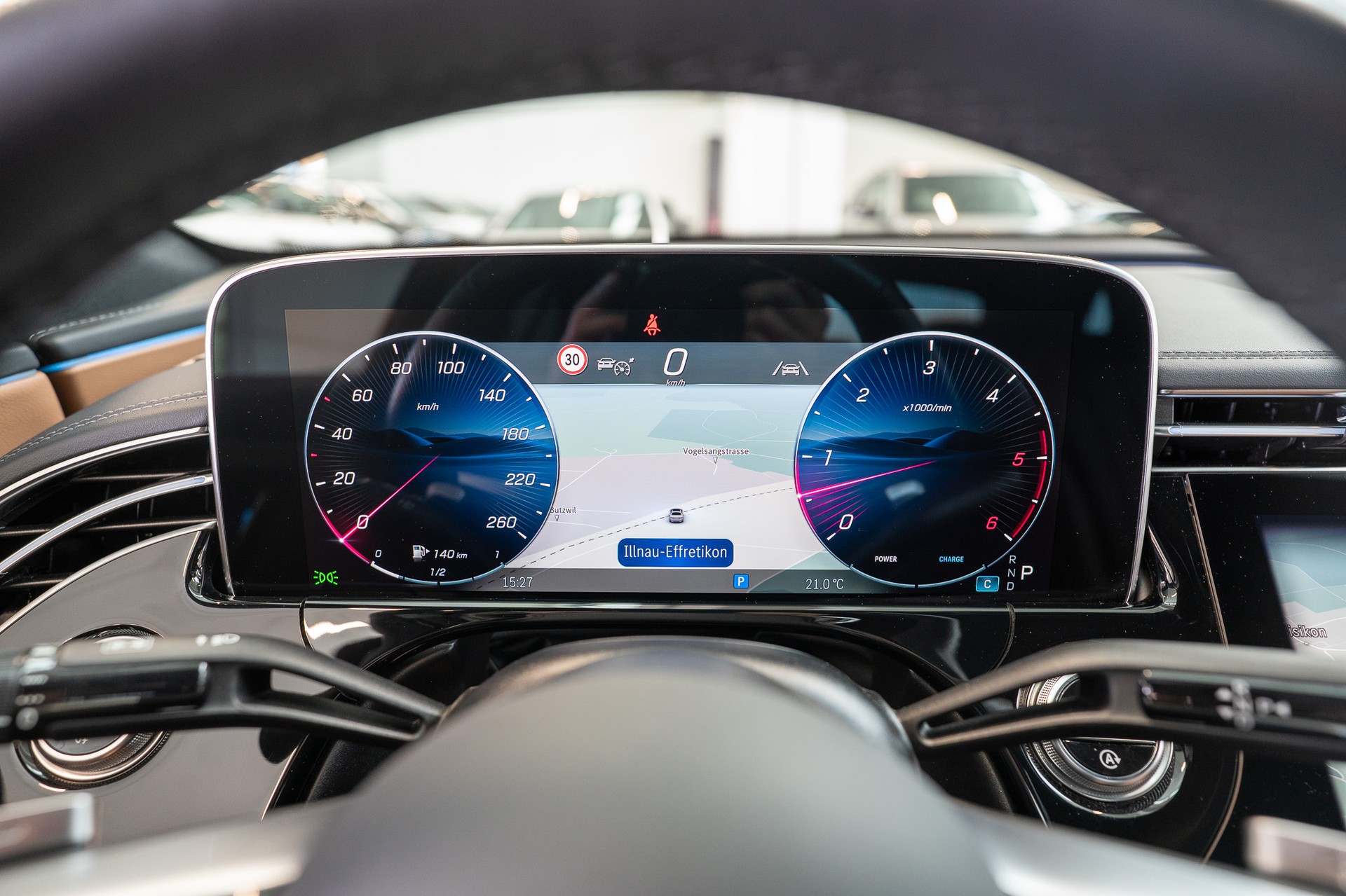 MERCEDES-BENZ E 450 d AMG Line 4matic / Hyperscreen / Panorama / 360°Kamera-image-21