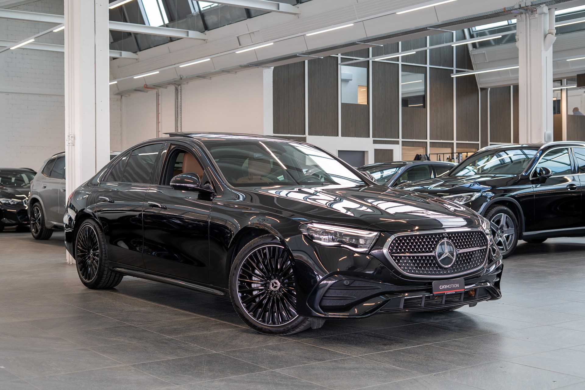 MERCEDES-BENZ E 450 d AMG Line 4matic / Hyperscreen / Panorama / 360°Kamera-showroom-element-2