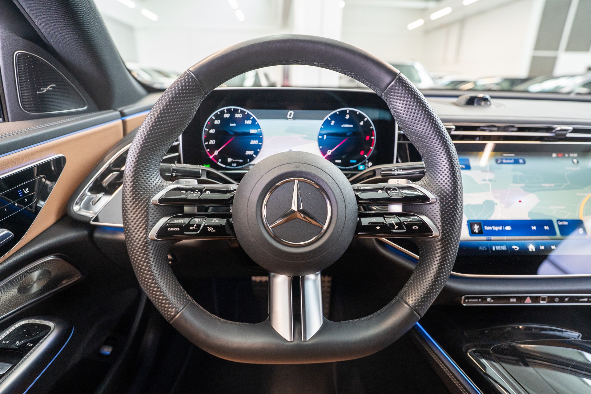 MERCEDES-BENZ E 450 d AMG Line 4matic / Hyperscreen / Panorama / 360°Kamera-image-18