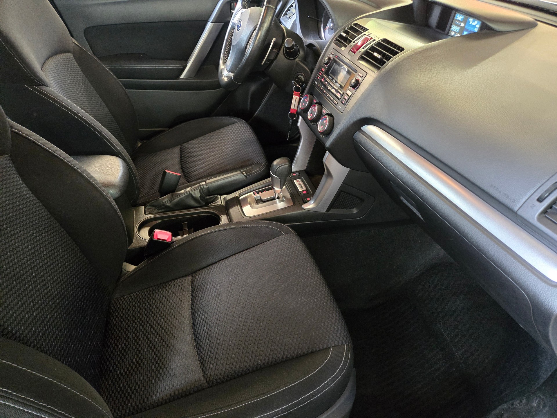 SUBARU Forester 2.0i Swiss Lineartronic-image-12