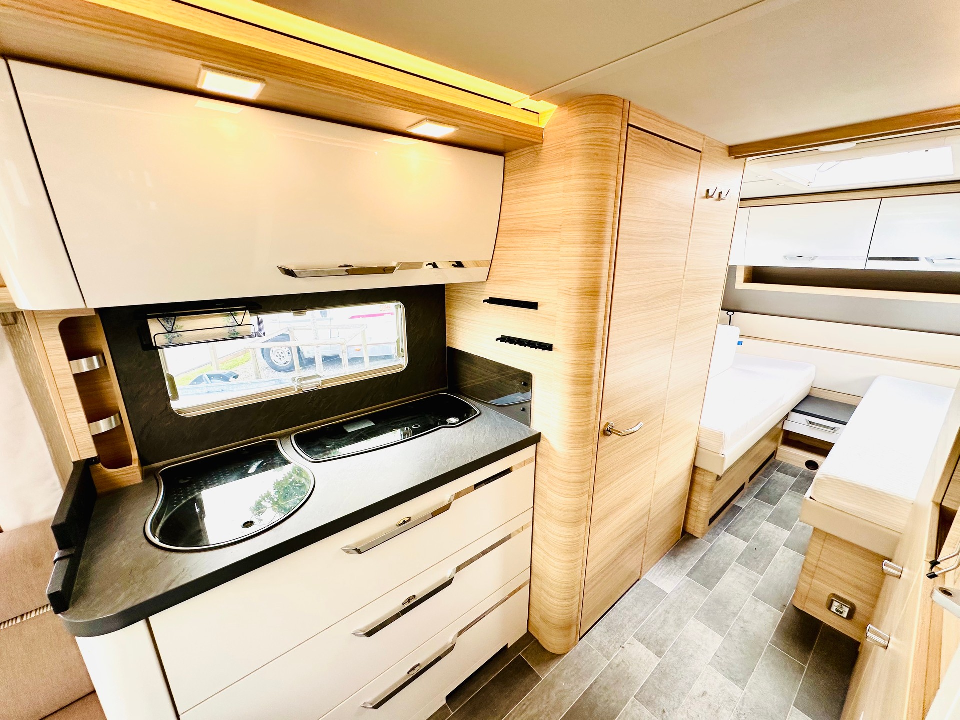 TABBERT VIVALDI ***NEUWERTIGER ZUSTAND***LÄNGSBETT ***MOVER***SOLAR***TV mit aut. SAT***-image-11