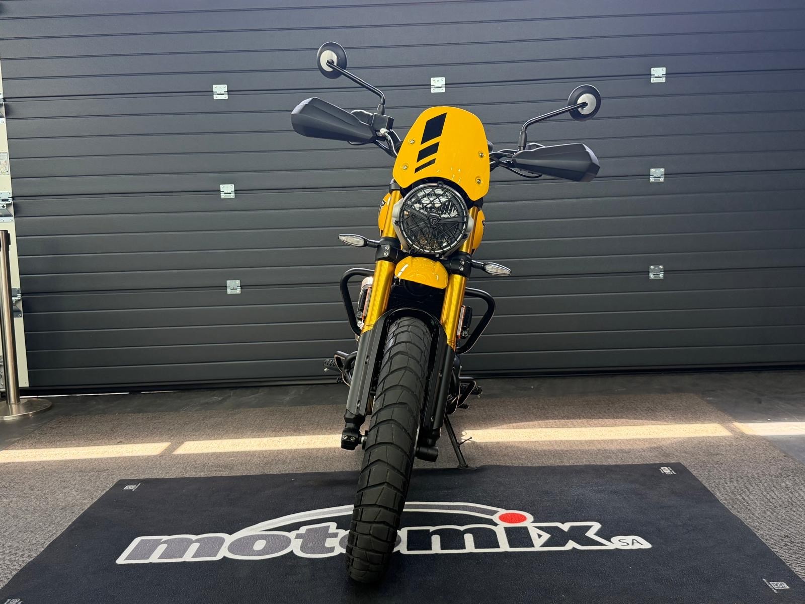 TRIUMPH SCRAMBLER 400 XC-showroom-element-1