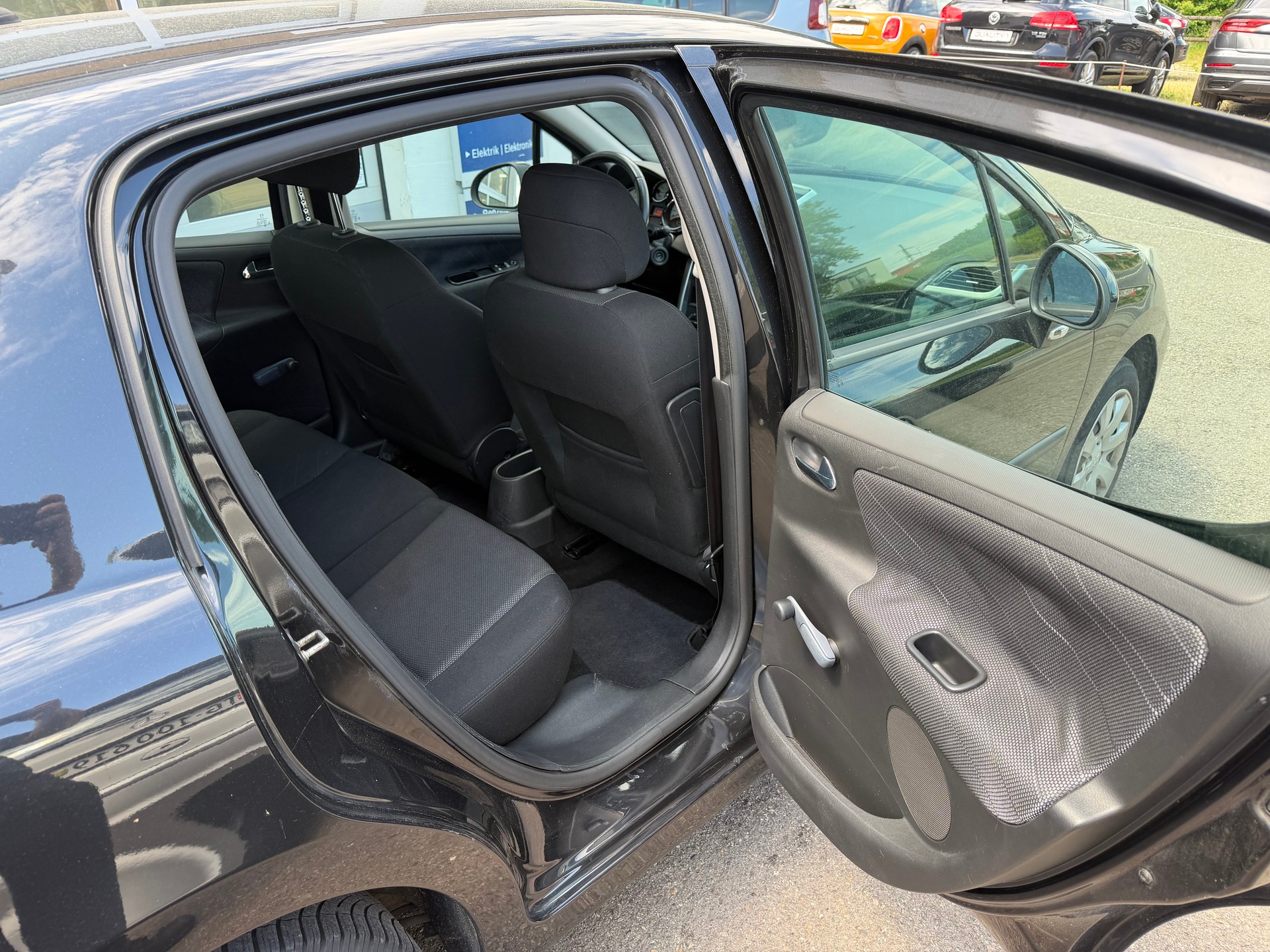 PEUGEOT 207 1.4 16V XS-image-7
