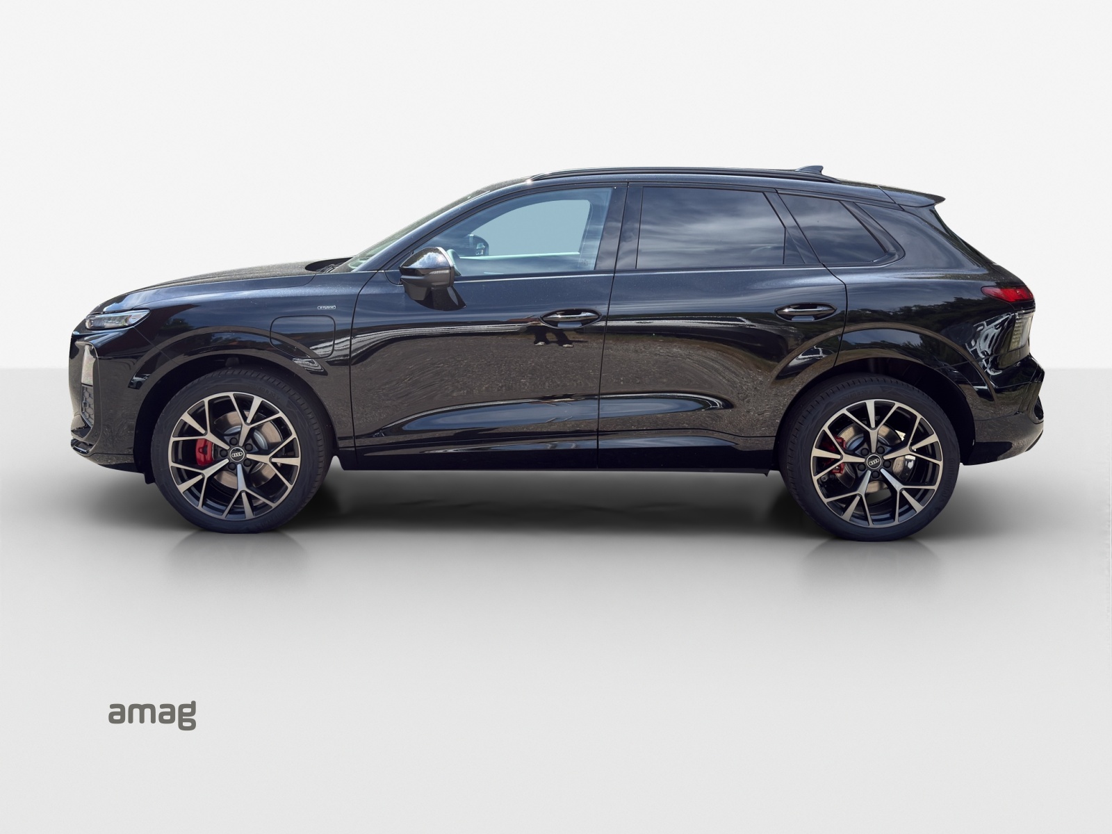 AUDI Q3 SUV e-hybrid 200 kW S tronig-showroom-element-1