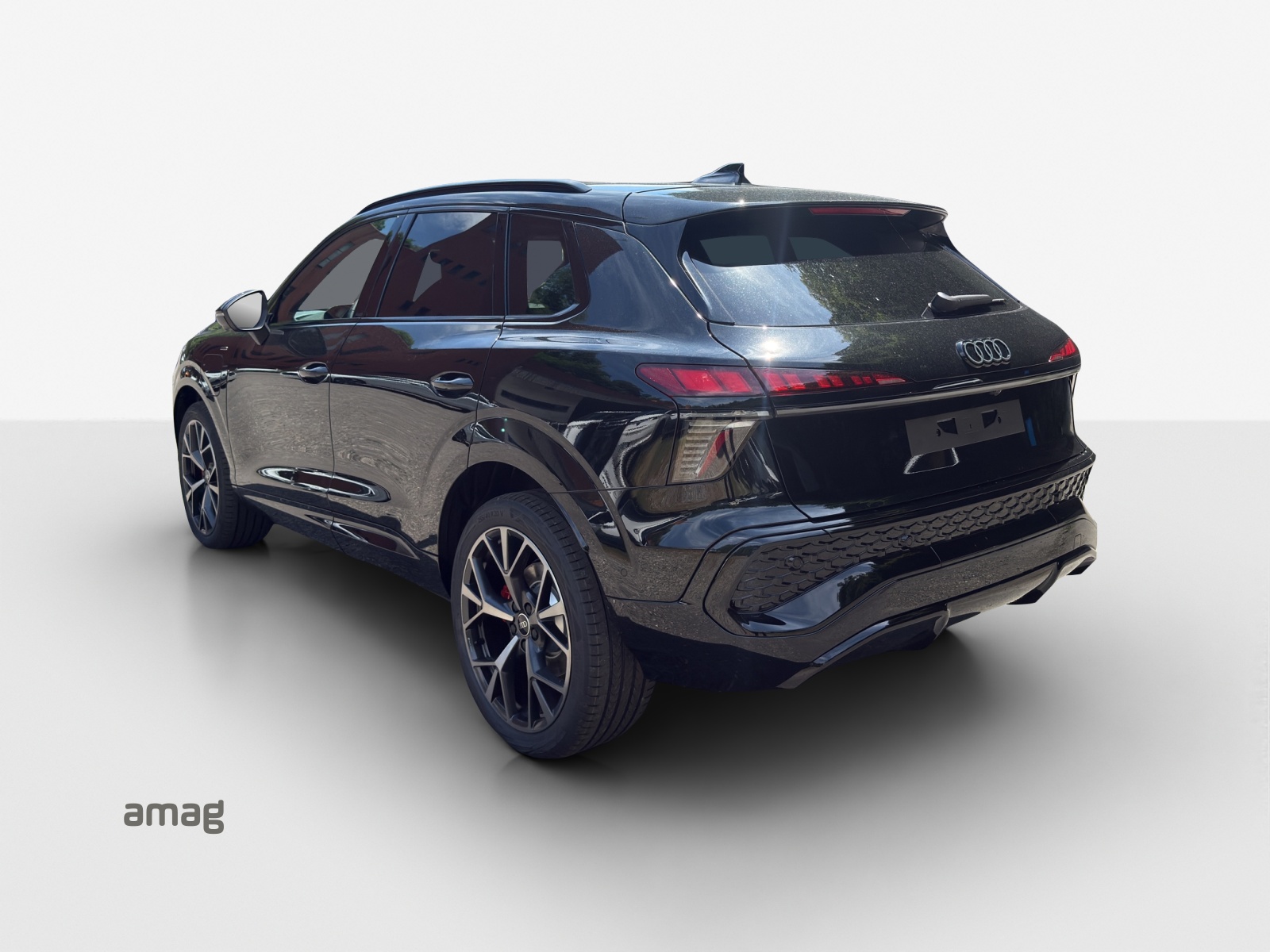 AUDI Q3 SUV e-hybrid 200 kW S tronig-showroom-element-2