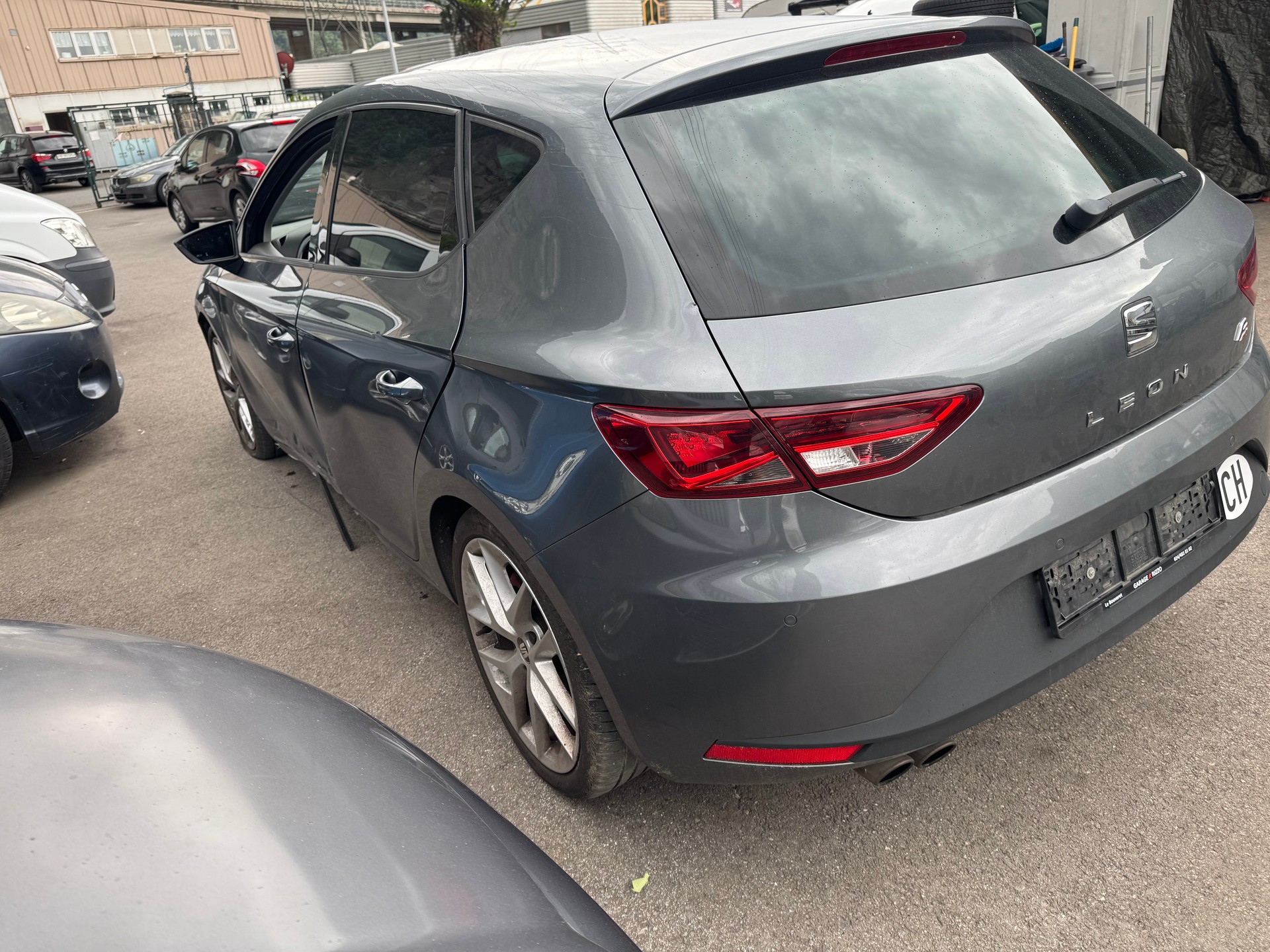 SEAT LEON-image-4