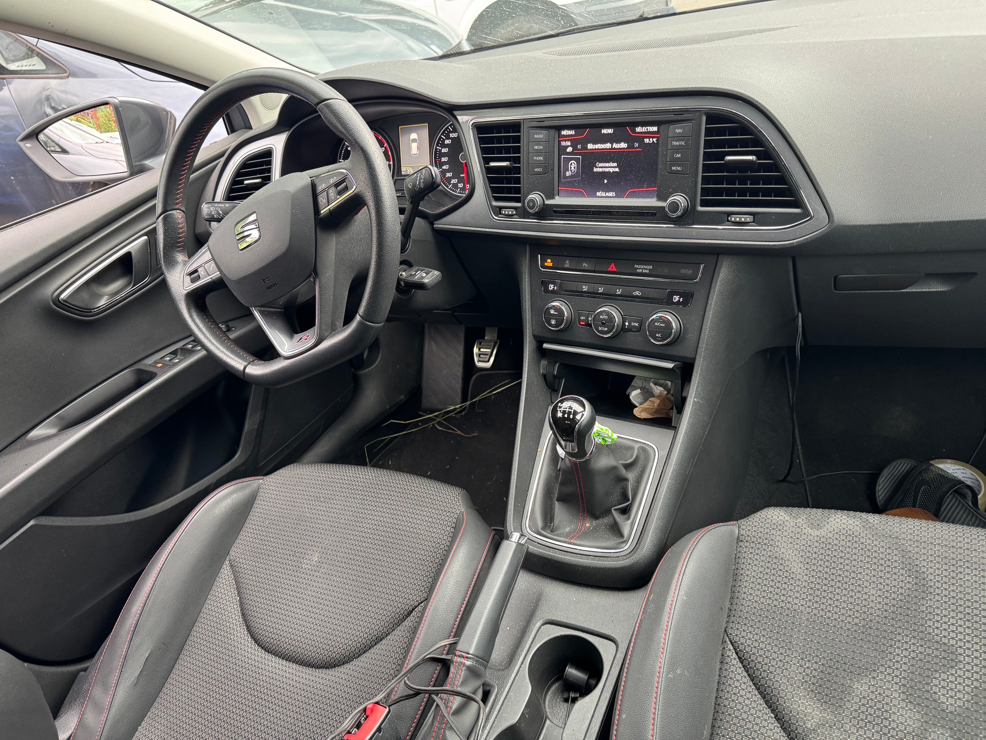 SEAT LEON-image-6