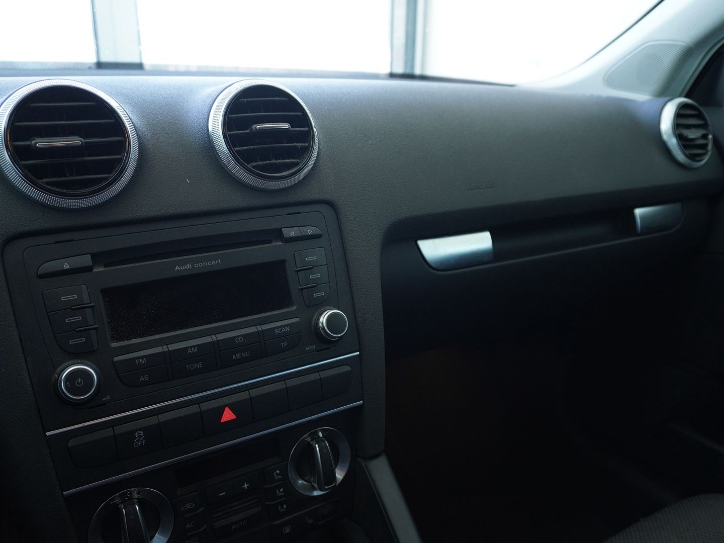 AUDI A3 Sportback 1.8 TFSI Attraction-image-6