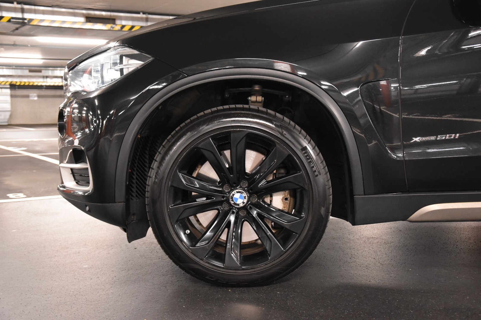 BMW X5 xDrive 50i Steptronic *** INDIVIDUAL ***-showroom-element-2