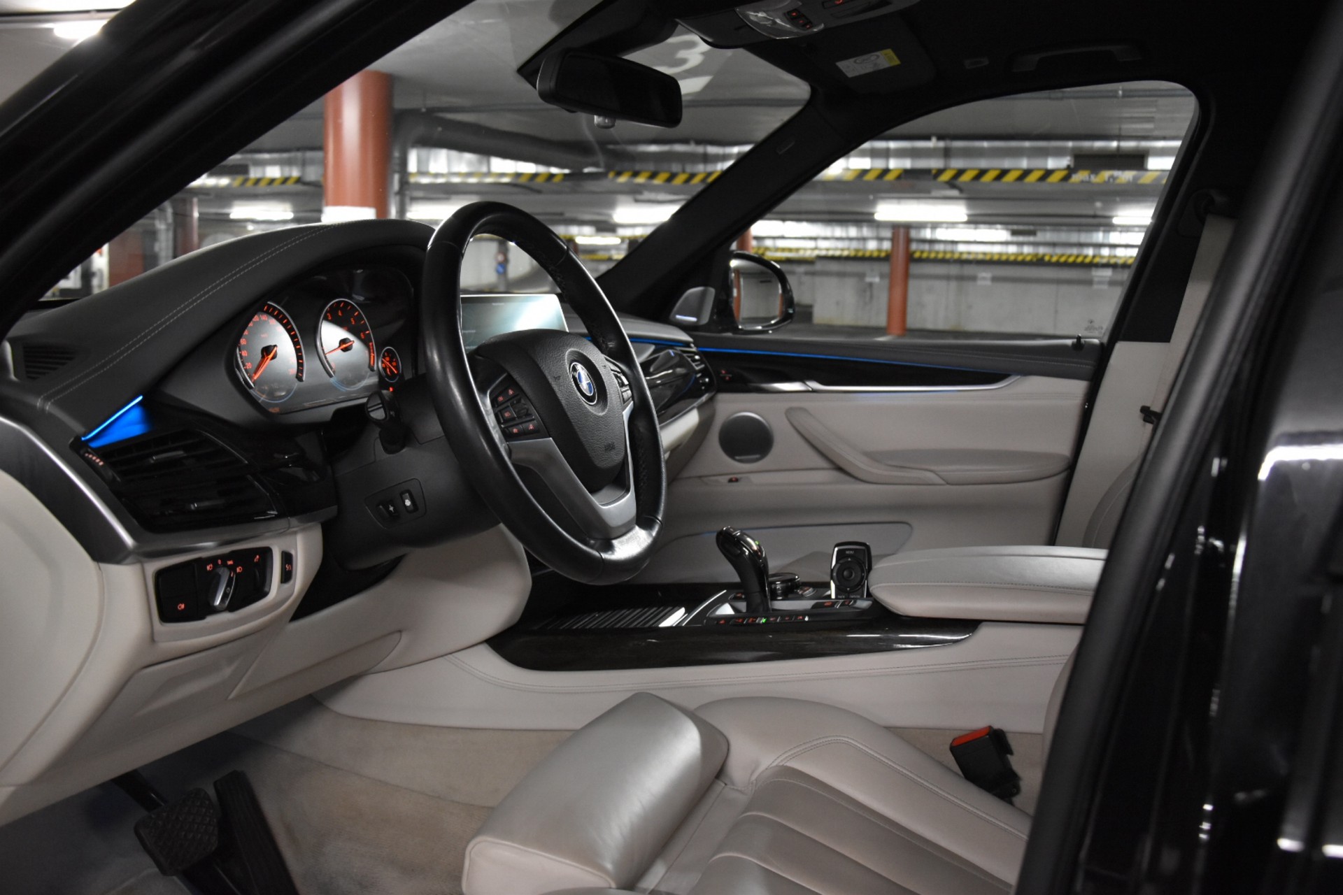 BMW X5 xDrive 50i Steptronic *** INDIVIDUAL ***-image-28