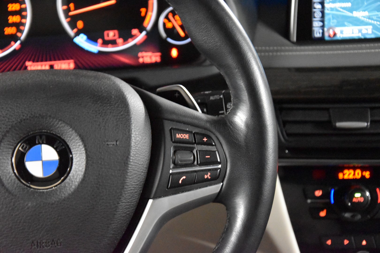 BMW X5 xDrive 50i Steptronic *** INDIVIDUAL ***-image-17