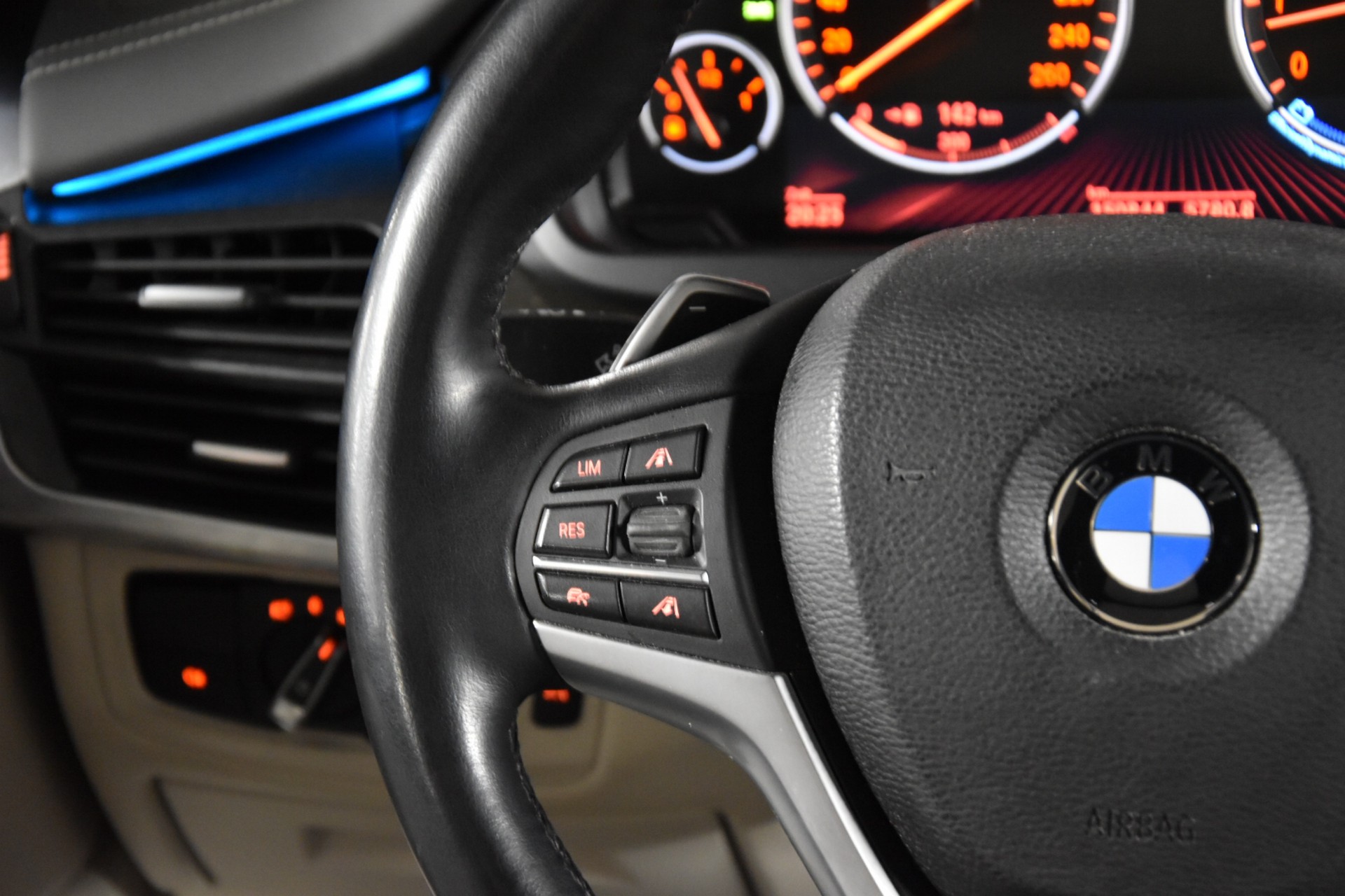BMW X5 xDrive 50i Steptronic *** INDIVIDUAL ***-image-16