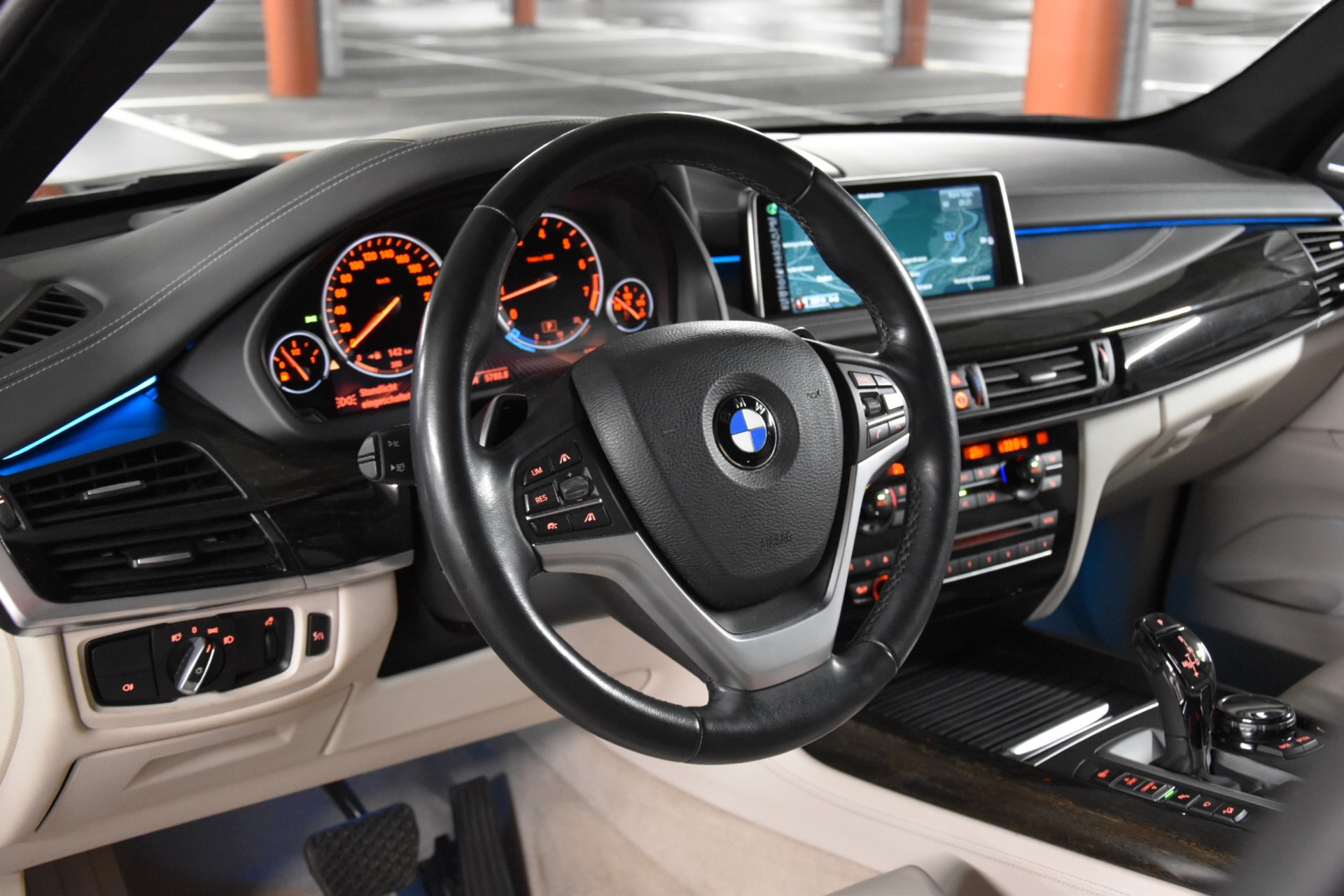 BMW X5 xDrive 50i Steptronic *** INDIVIDUAL ***-image-27