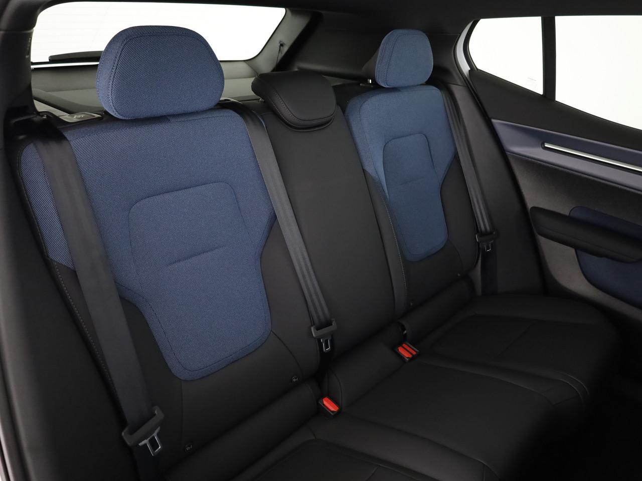 VOLVO EX30 CC P8 Ultra AWD-image-10