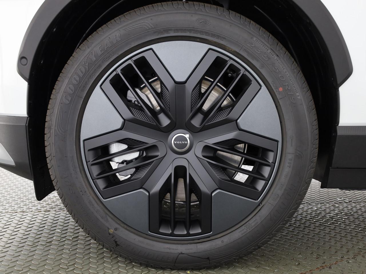 VOLVO EX30 CC P8 Ultra AWD-image-5