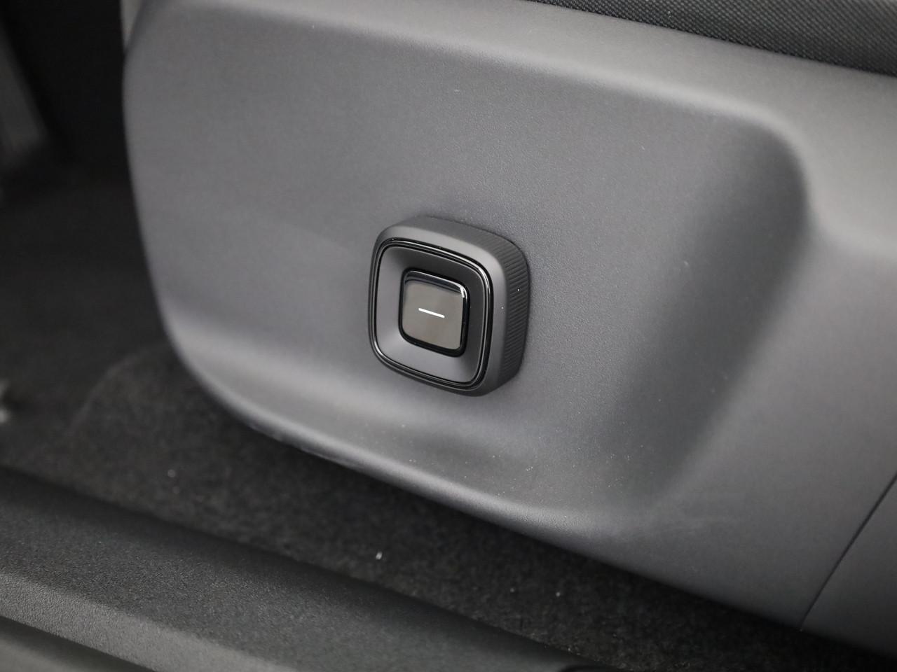 VOLVO EX30 CC P8 Ultra AWD-image-17