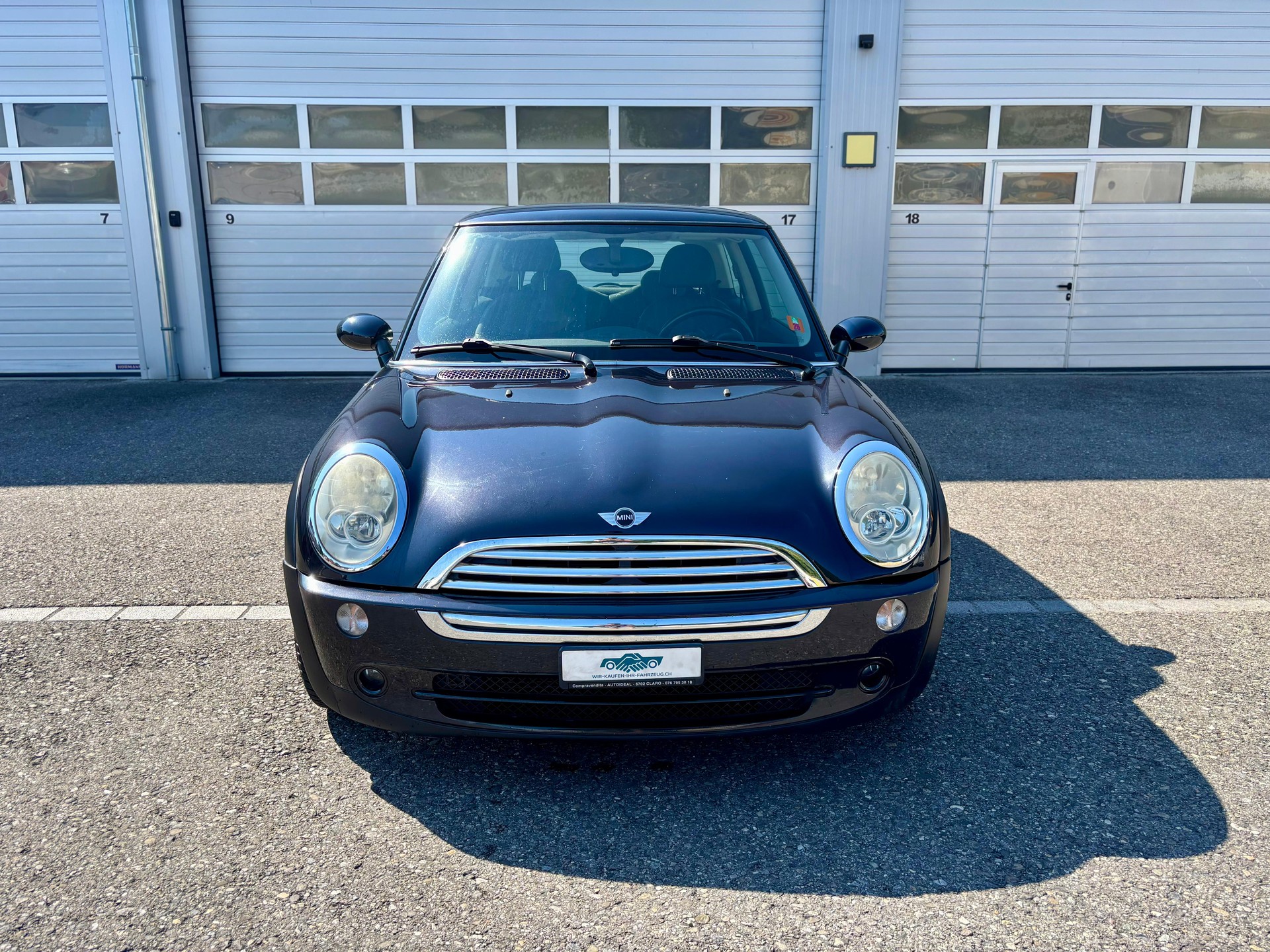 MINI Cooper-showroom-element-2