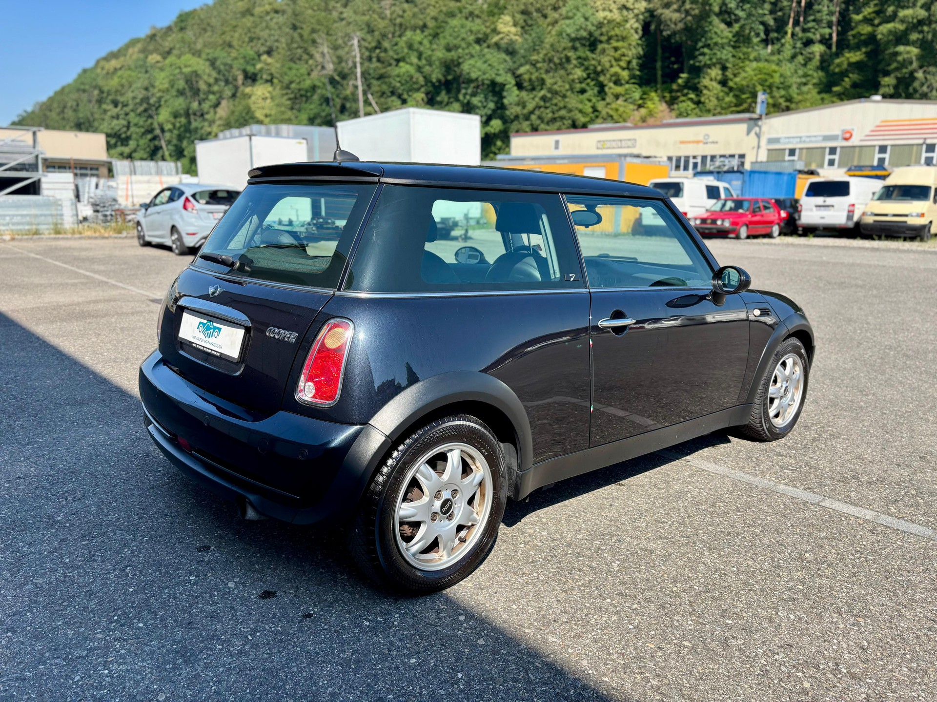 MINI Cooper-showroom-element-3