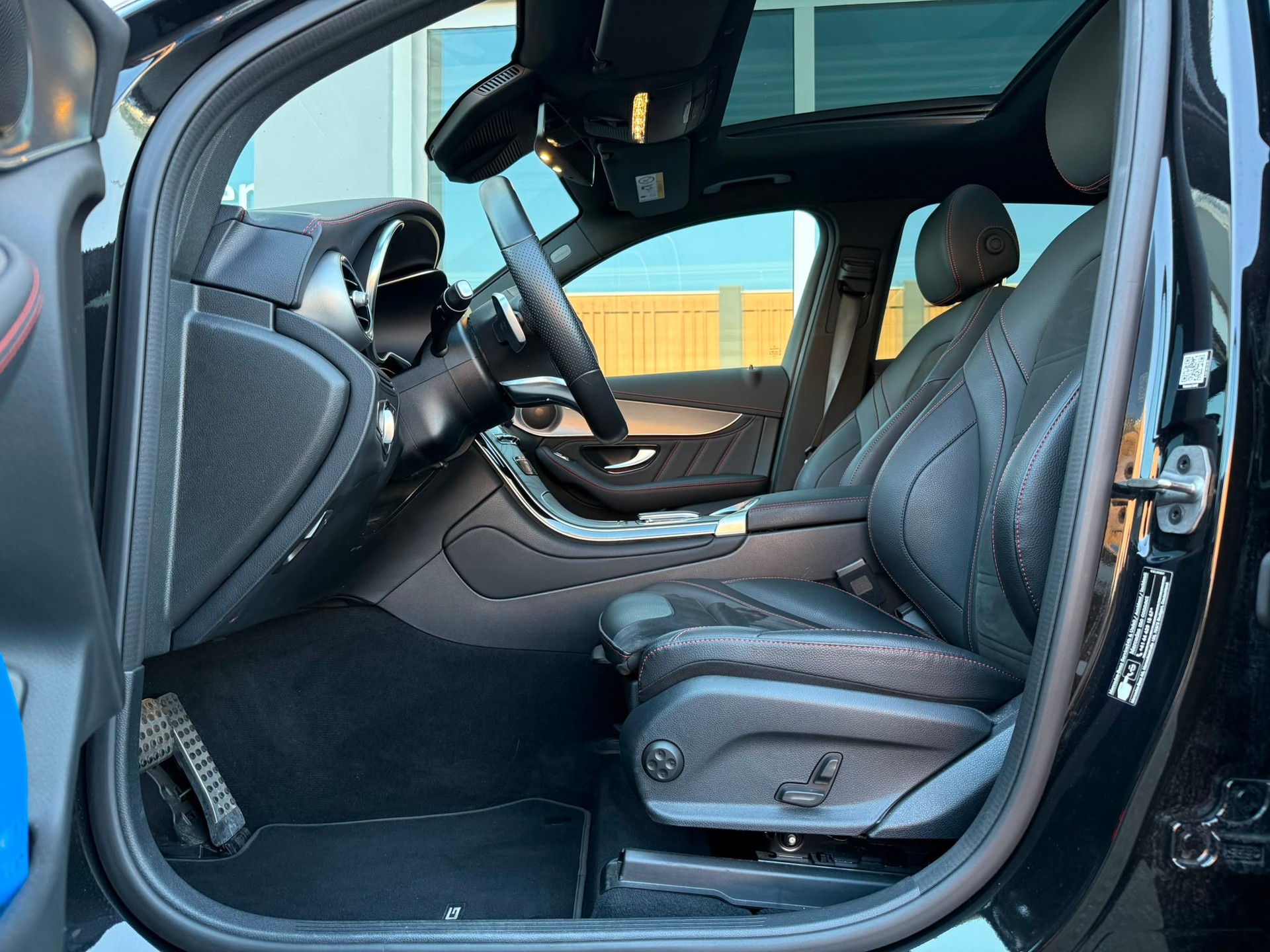 MERCEDES-BENZ GLC 200 AMG Line 4Matic 9G-Tronic-image-7