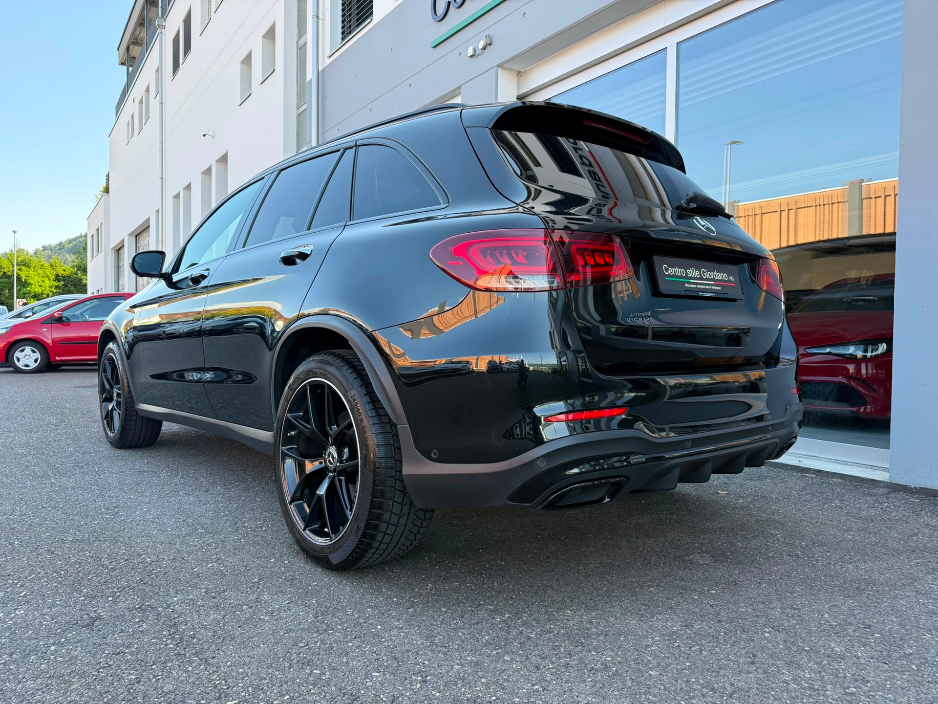 MERCEDES-BENZ GLC 200 AMG Line 4Matic 9G-Tronic-image-5