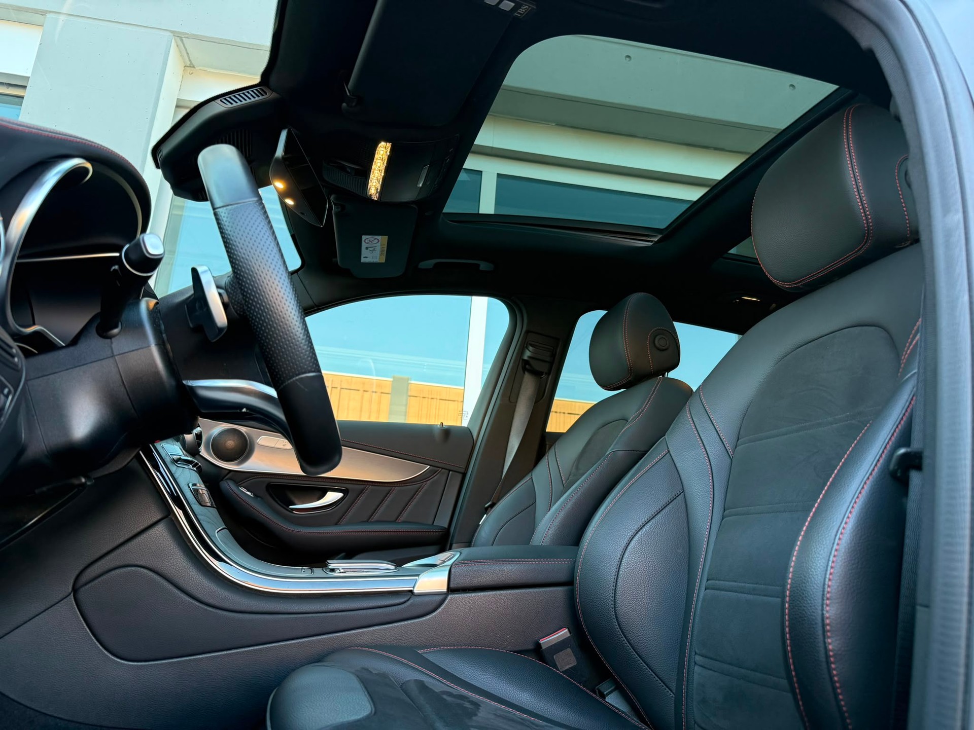 MERCEDES-BENZ GLC 200 AMG Line 4Matic 9G-Tronic-image-10