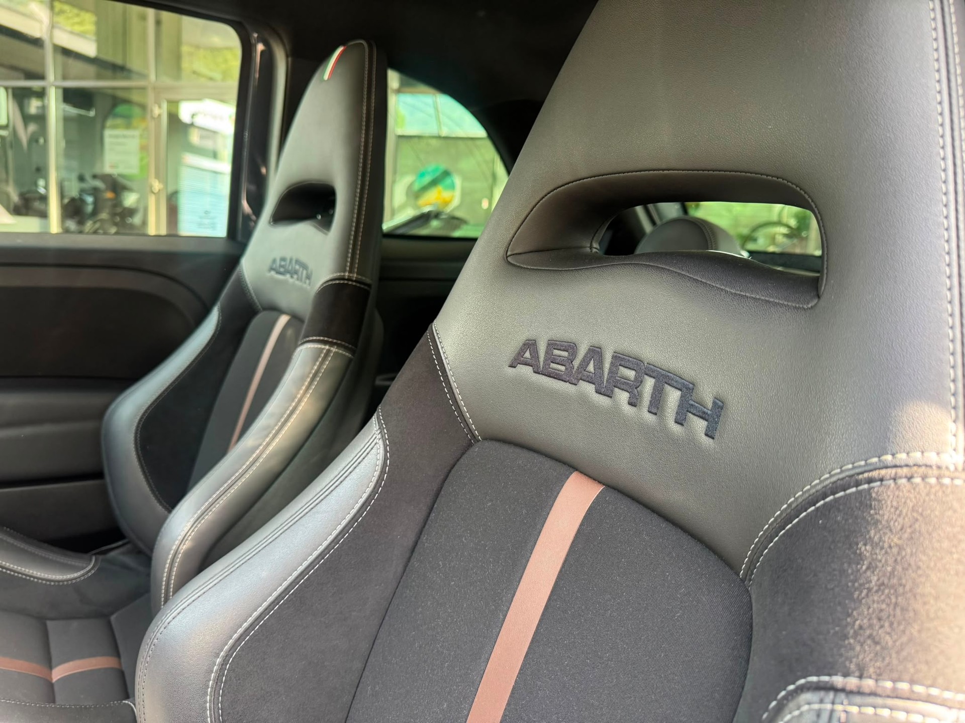 FIAT 695 1.4 16V Turbo Abarth 70 Anniversario-image-7