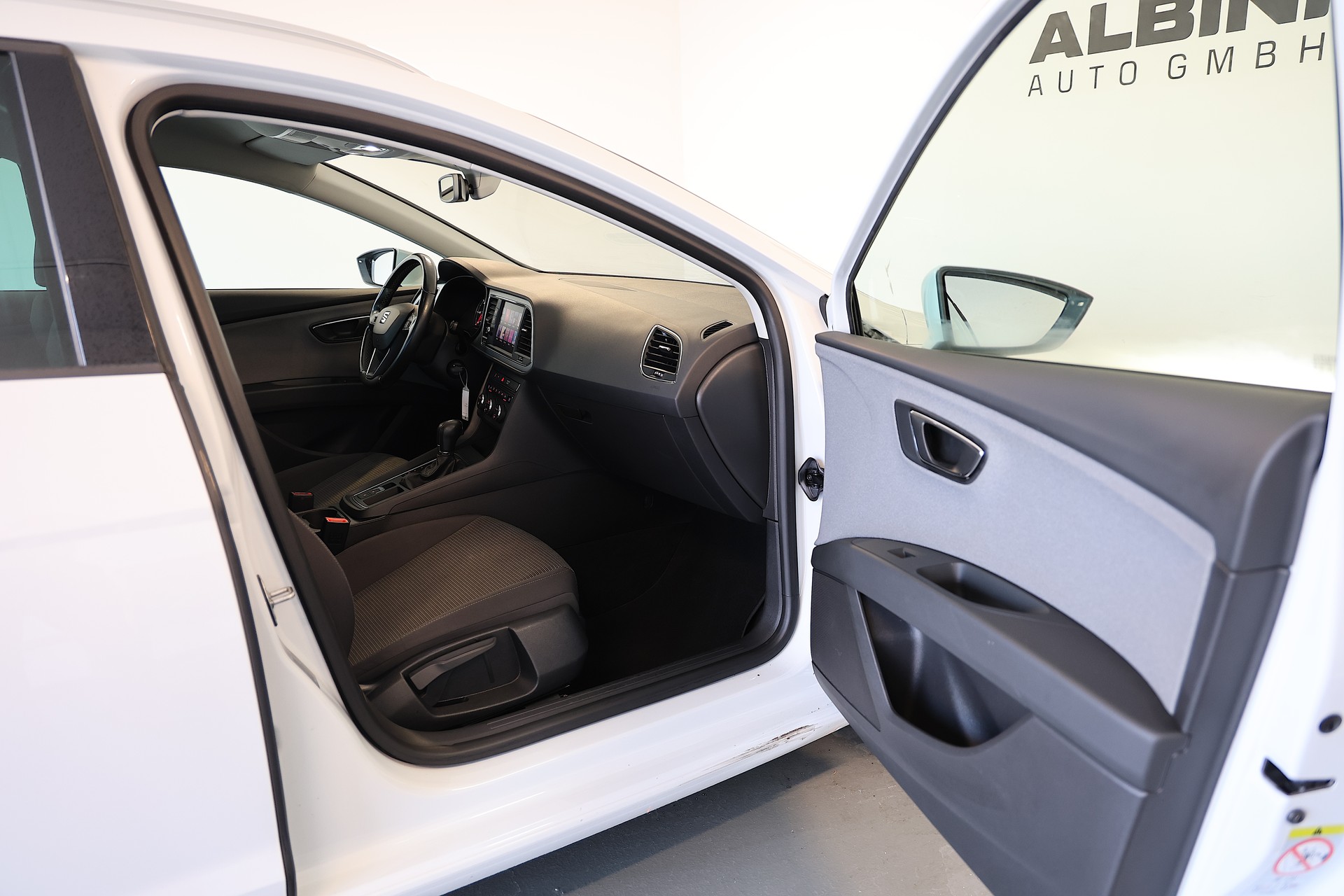 SEAT Leon ST 2.0 TDI Style DSG-image-9