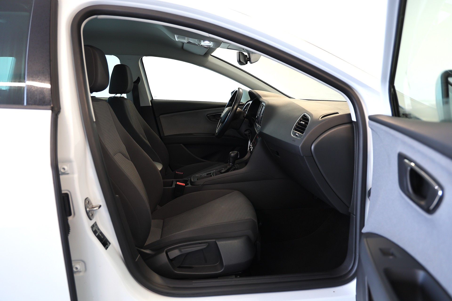 SEAT Leon ST 2.0 TDI Style DSG-image-10