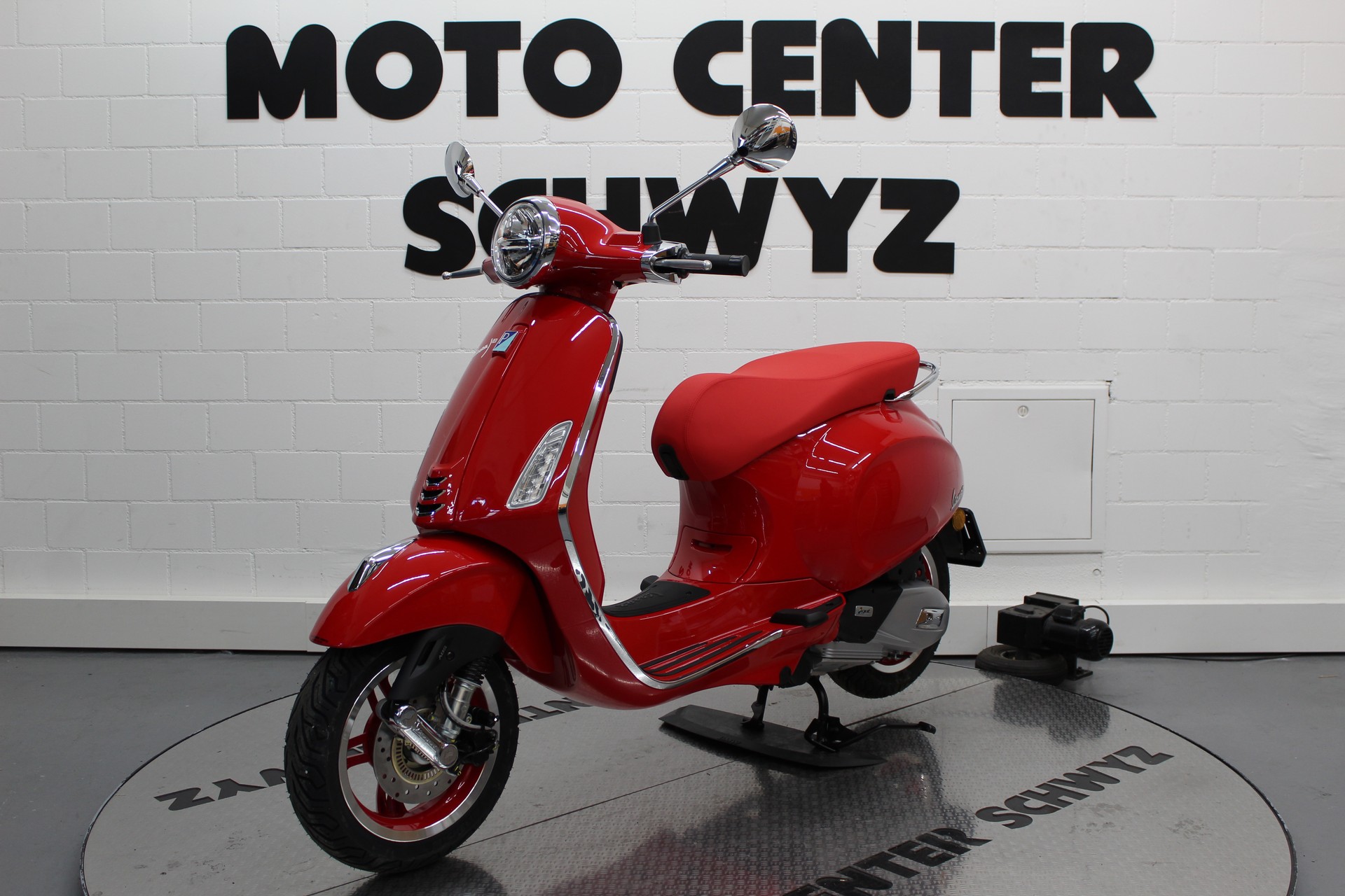 PIAGGIO Primavera 125 (RED)-showroom-element-3