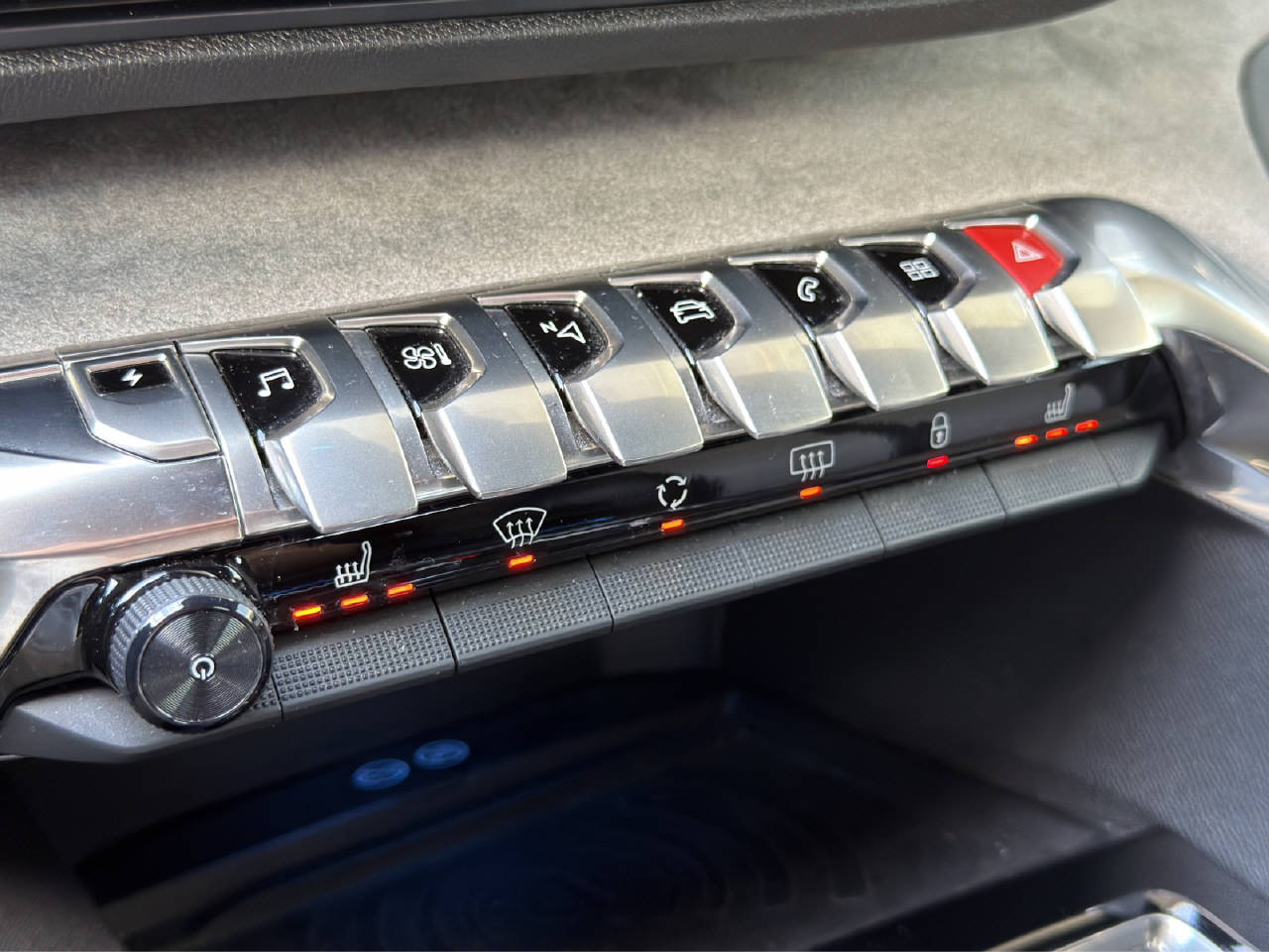 PEUGEOT 3008 1.6 Plug-in Hybrid4 GT Line-image-13