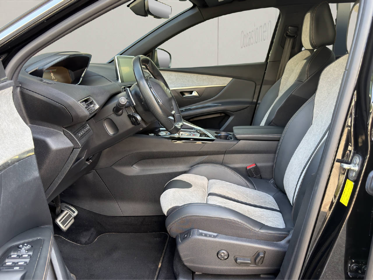 PEUGEOT 3008 1.6 Plug-in Hybrid4 GT Line-showroom-element-3